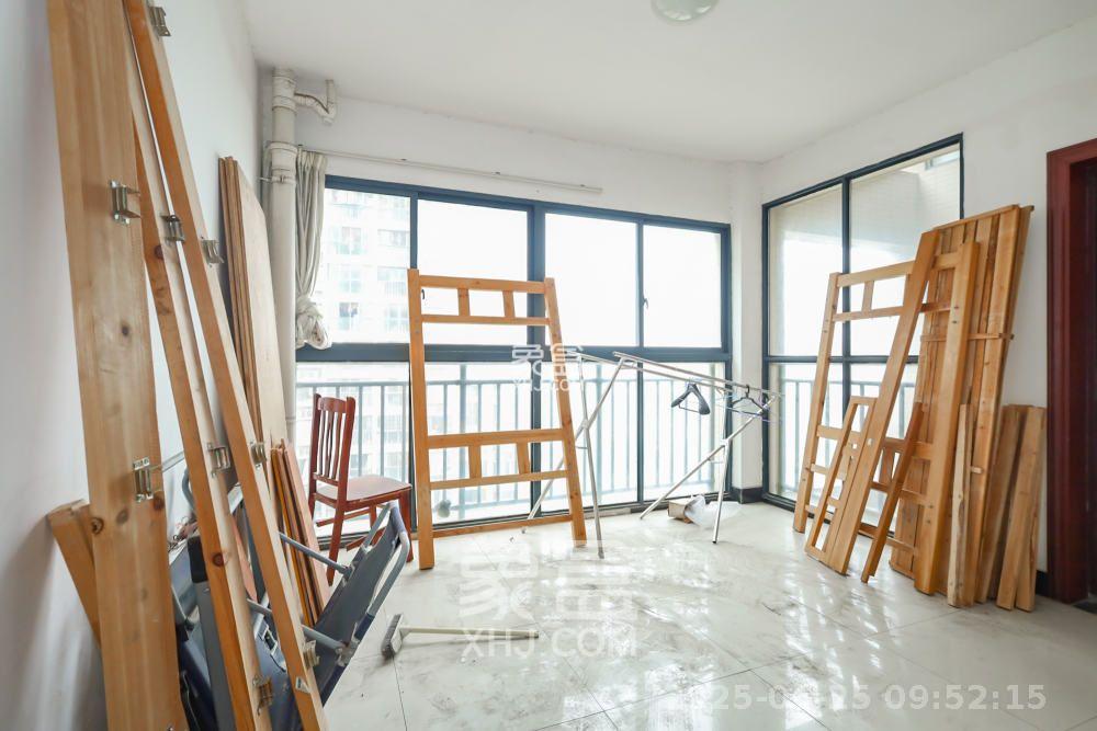 钰龙天下一期  3室2厅2卫   2600.00元/月室内图