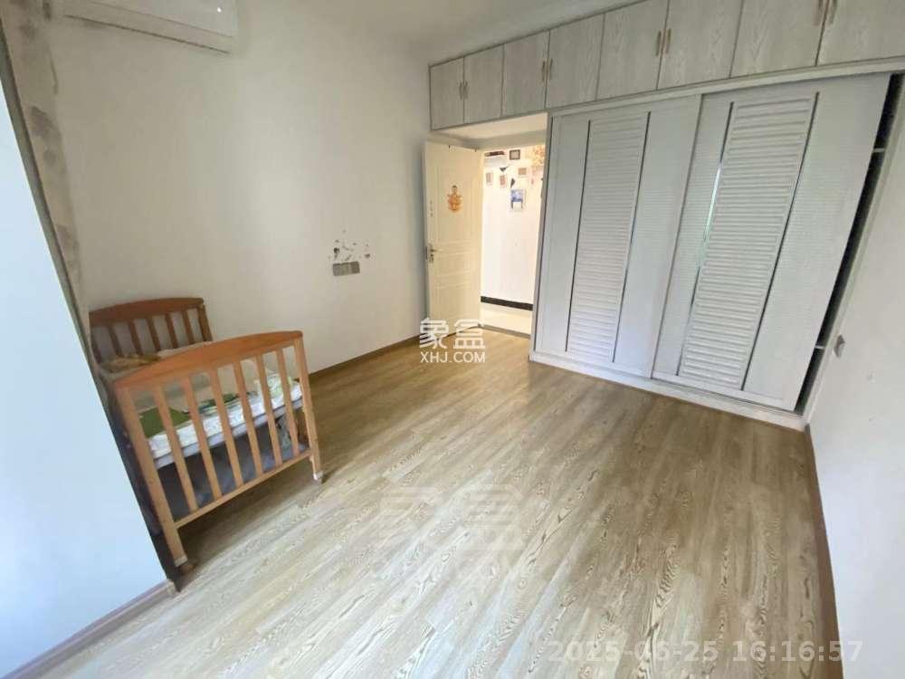 美的城三期 2室2厅1卫 1600.0元/月 美的城三期 2室2厅1卫 1600.0元/月室内图