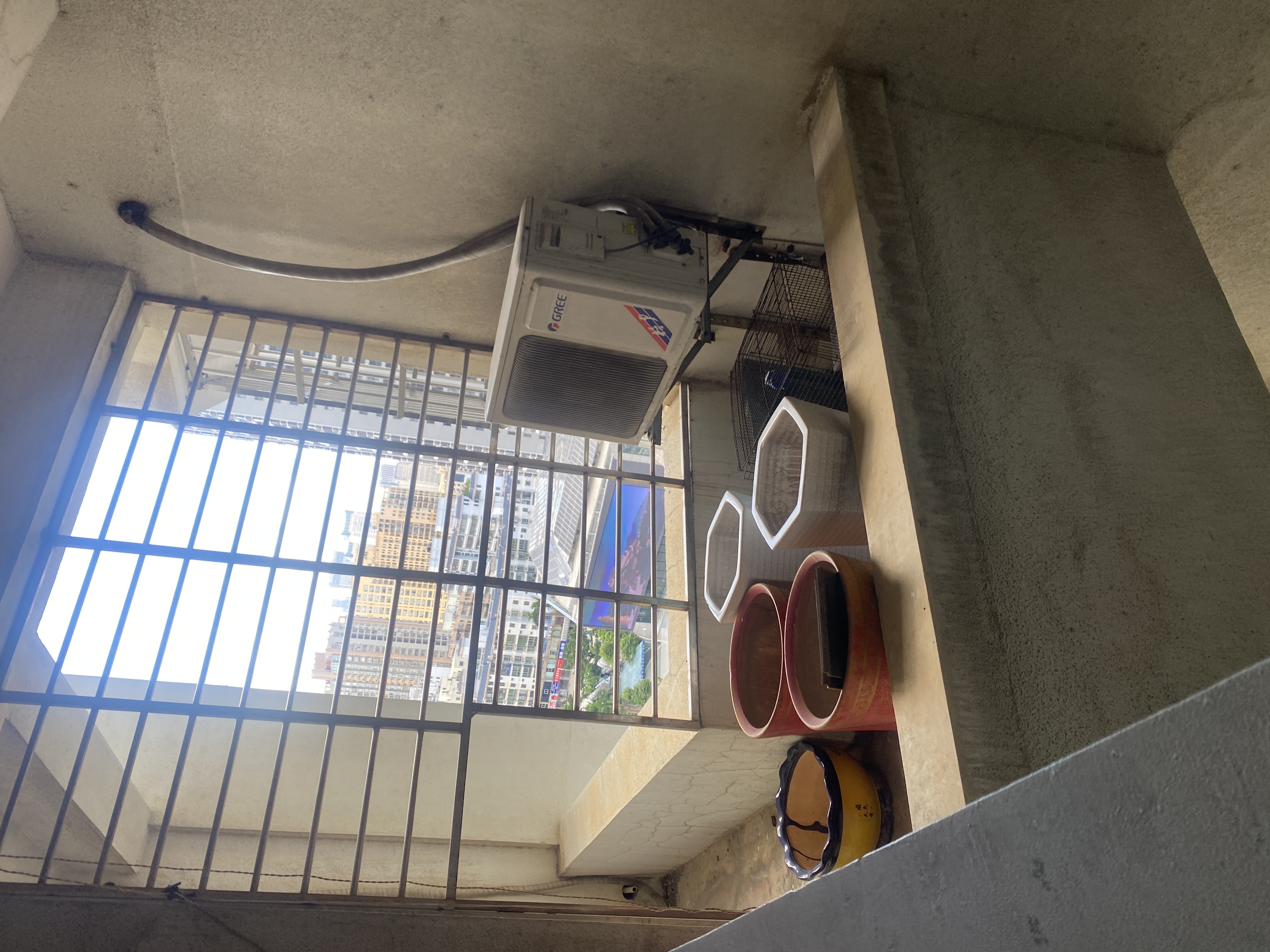 嘉华城市花园 3室2厅2卫 145.0万 嘉华城市花园 3室2厅2卫 145.0万客厅