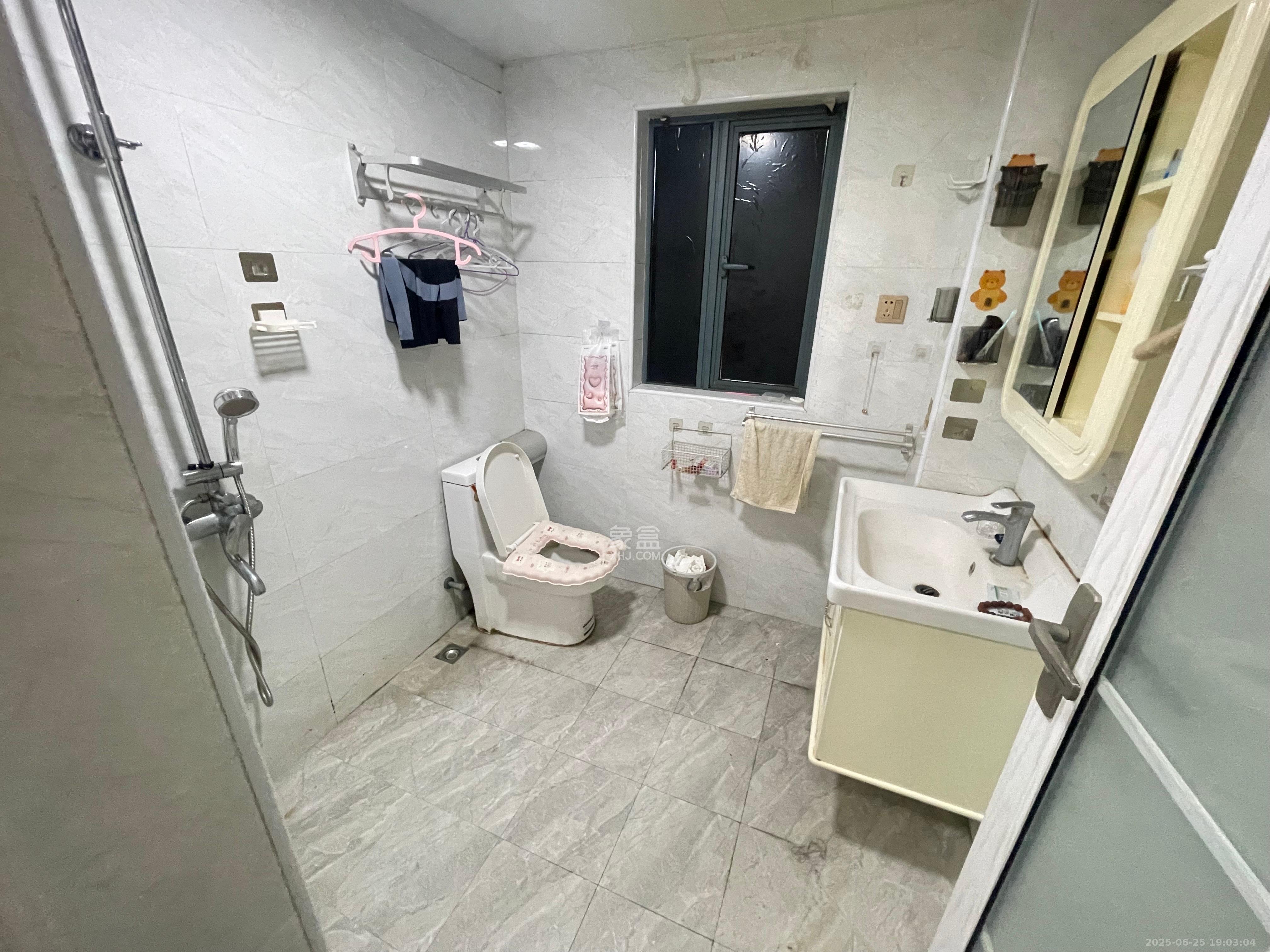 荣盛花语书苑  3室1厅2卫   3200.00元/月室内图