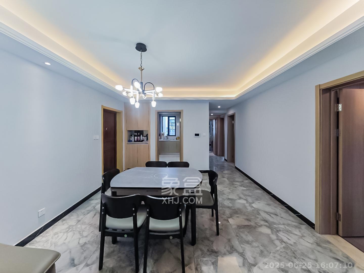 长沙高铁吾悦广场  3室2厅2卫    147.0万 长沙高铁吾悦广场  3室2厅2卫    147.0万客厅