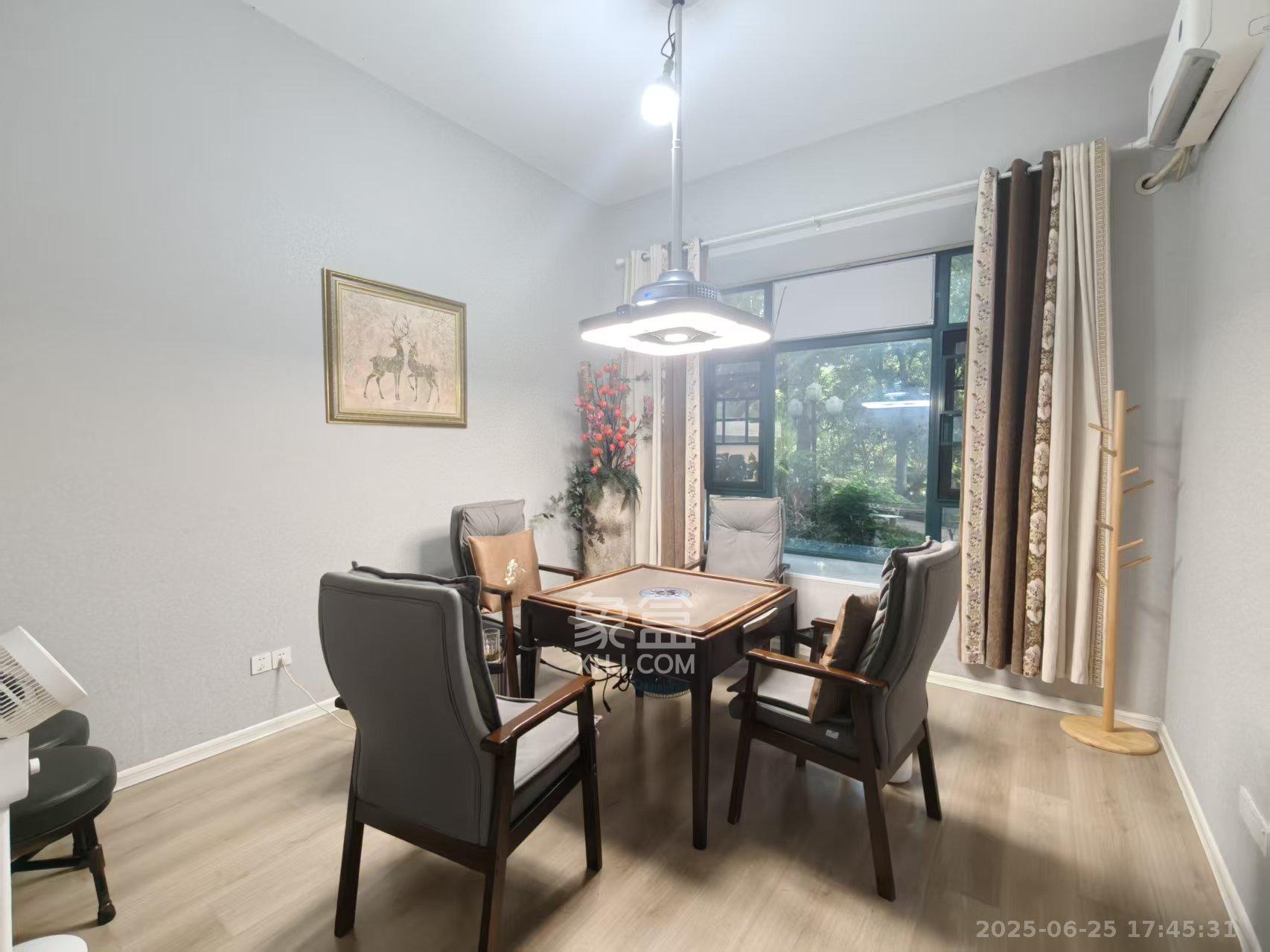 恒大翡翠华庭 3室2厅2卫 4500.0元/月 恒大翡翠华庭 3室2厅2卫 4500.0元/月室内图