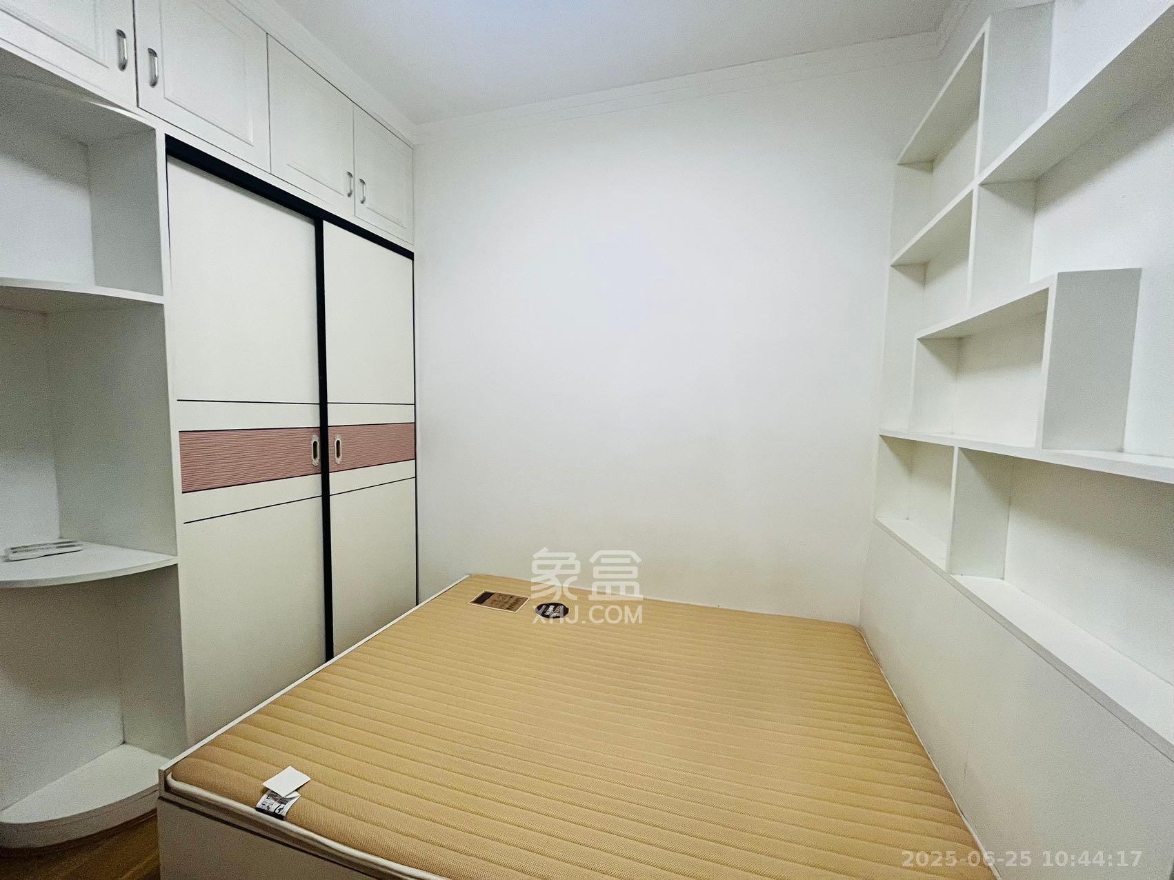 麓山枫情  2室2厅1卫   2400.00元/月室内图