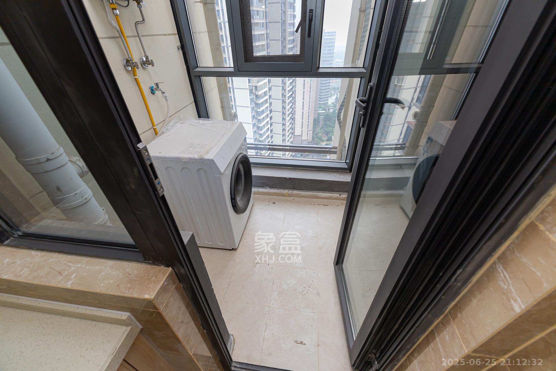 万润滨江天著 4室2厅2卫 103.8万 万润滨江天著 4室2厅2卫 103.8万阳台