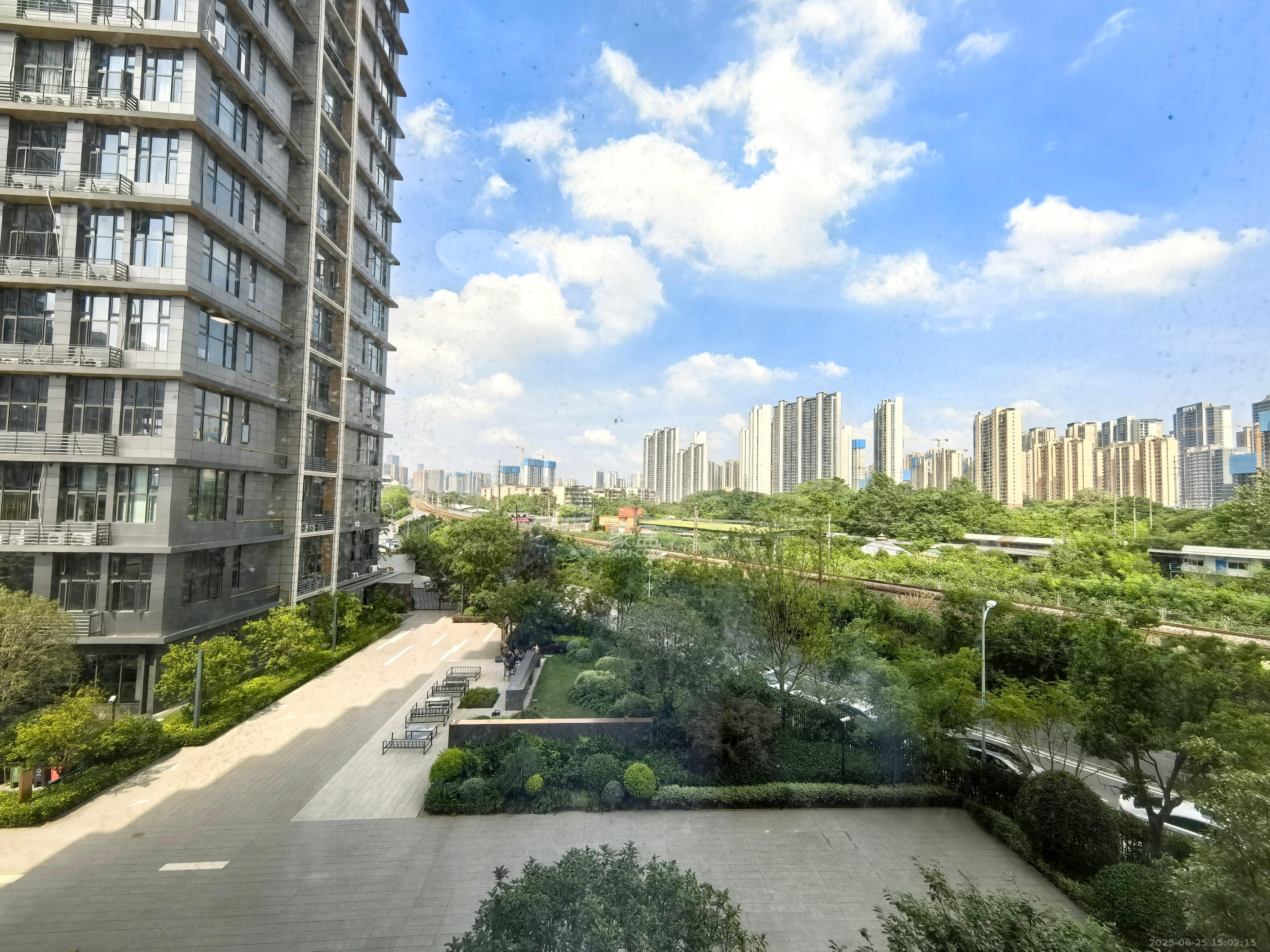 万科紫台  2室1厅1卫    2200.0元/月