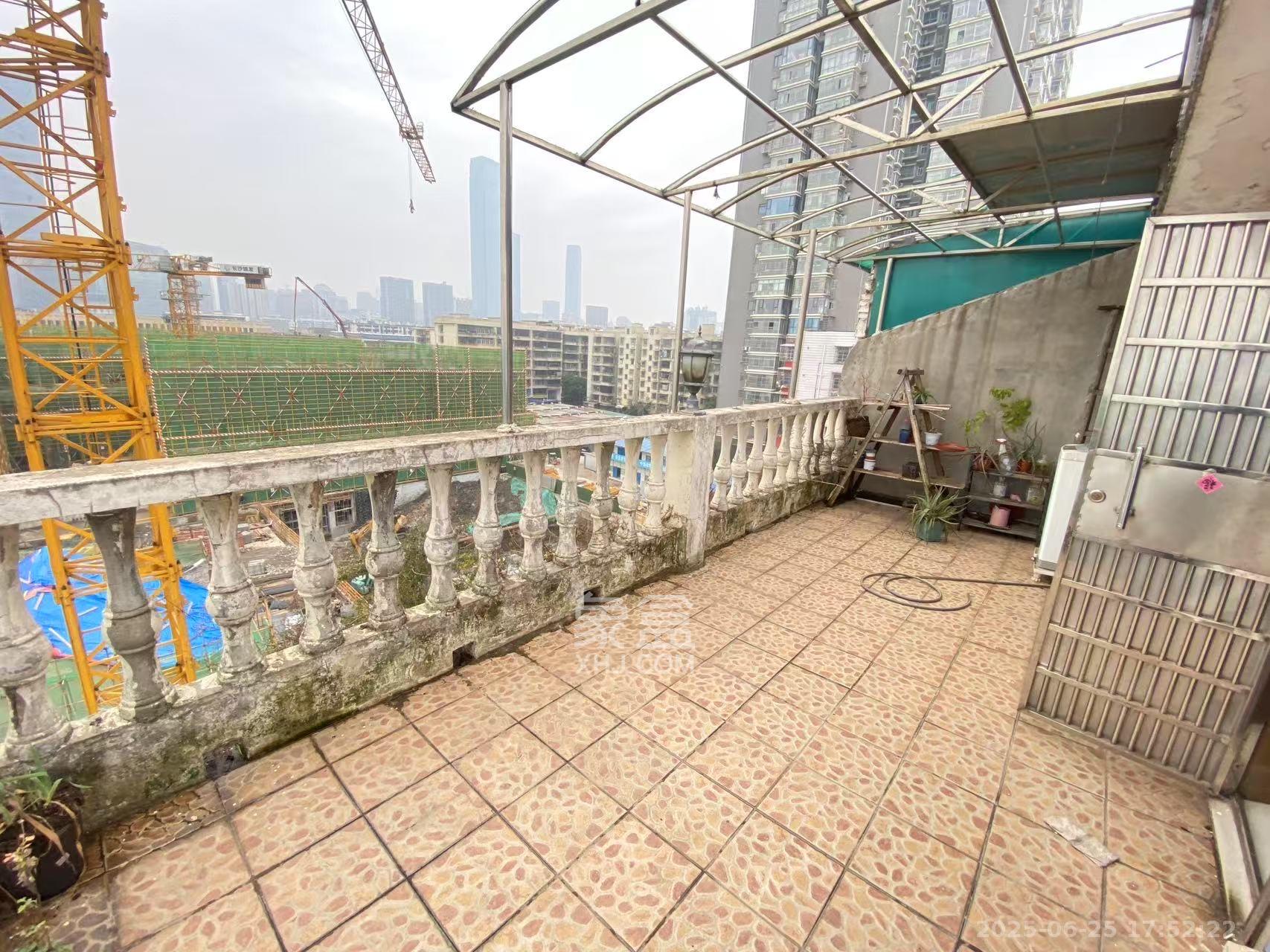 楚湘街二条巷散盘  3室2厅2卫   3000.00元/月室内图