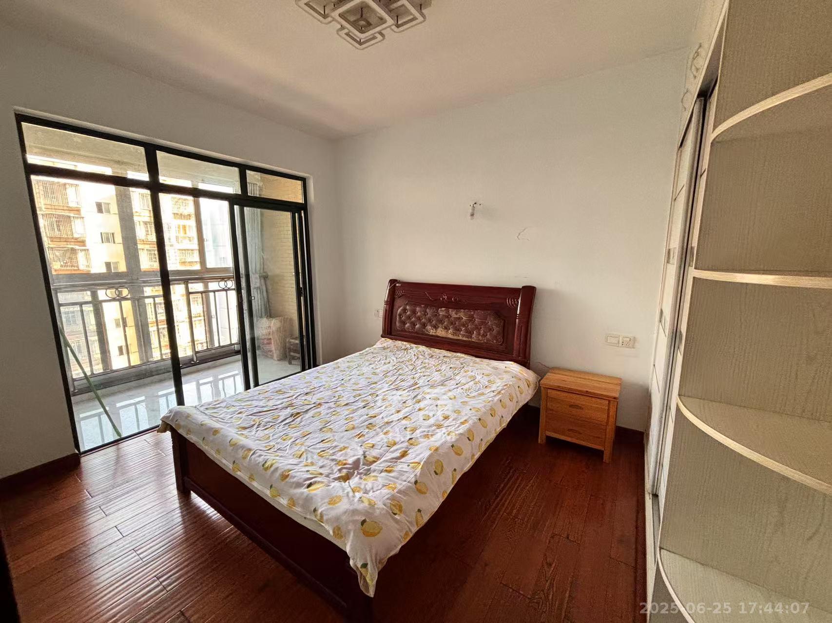 颐兴家园 3室2厅2卫 2400.0元/月 颐兴家园 3室2厅2卫 2400.0元/月室内图