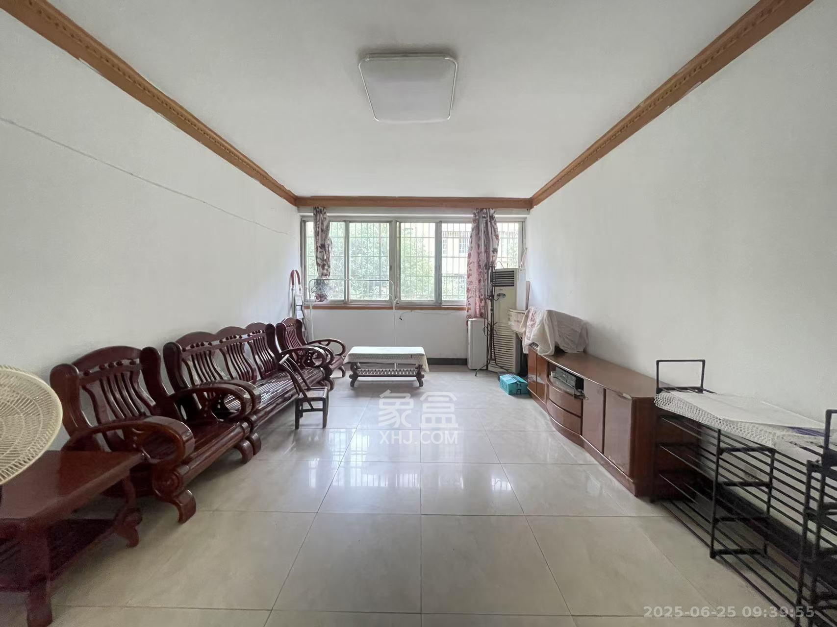 二机小区 3室2厅1卫 1600.0元/月 二机小区 3室2厅1卫 1600.0元/月室内图