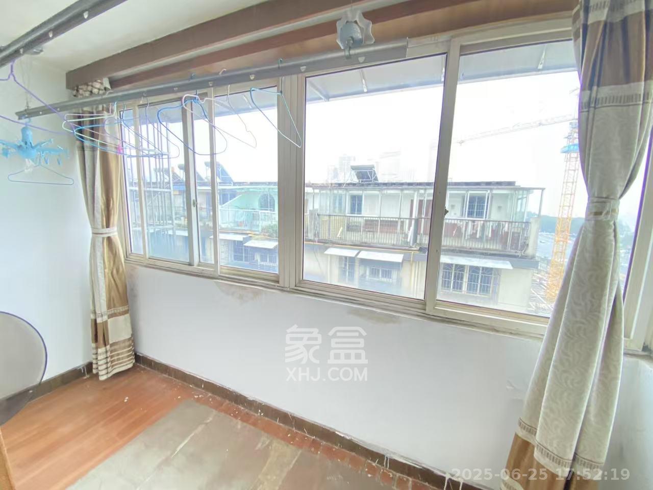 楚湘街二条巷散盘  3室2厅2卫   3000.00元/月室内图