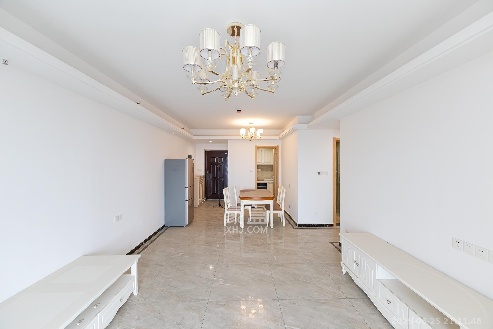 万润滨江天著 4室2厅2卫 103.8万 万润滨江天著 4室2厅2卫 103.8万客厅