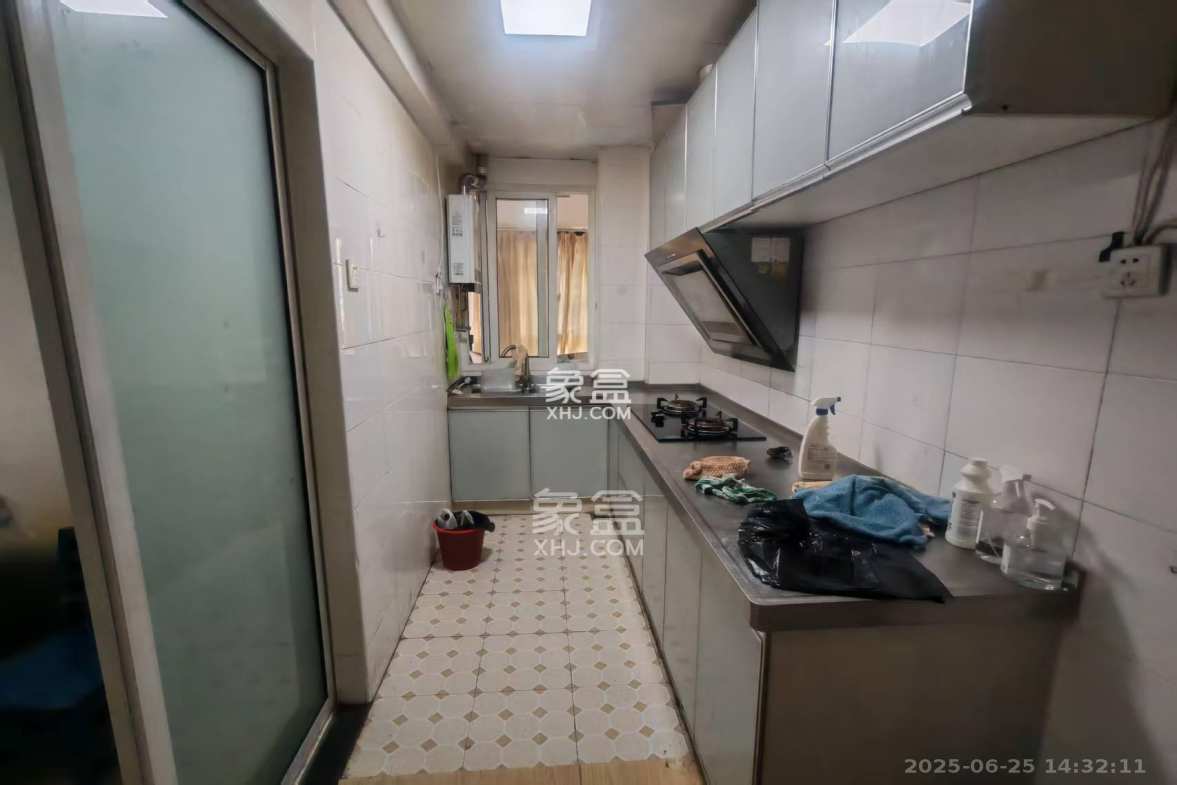 长房凤凰佳园  2室1厅1卫    1200.0元/月 长房凤凰佳园  2室1厅1卫    1200.0元/月室内图