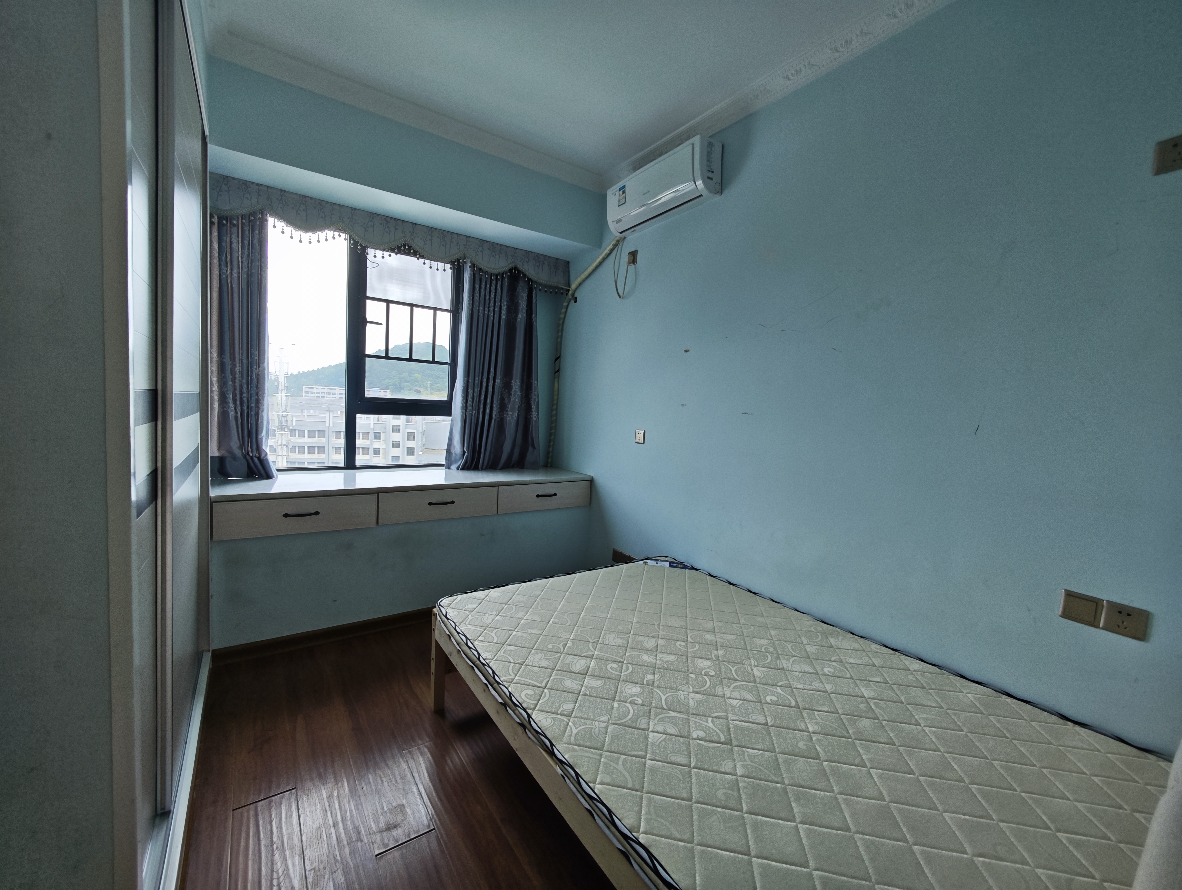 百弘学府城  3室2厅2卫    2000.0元/月室内图