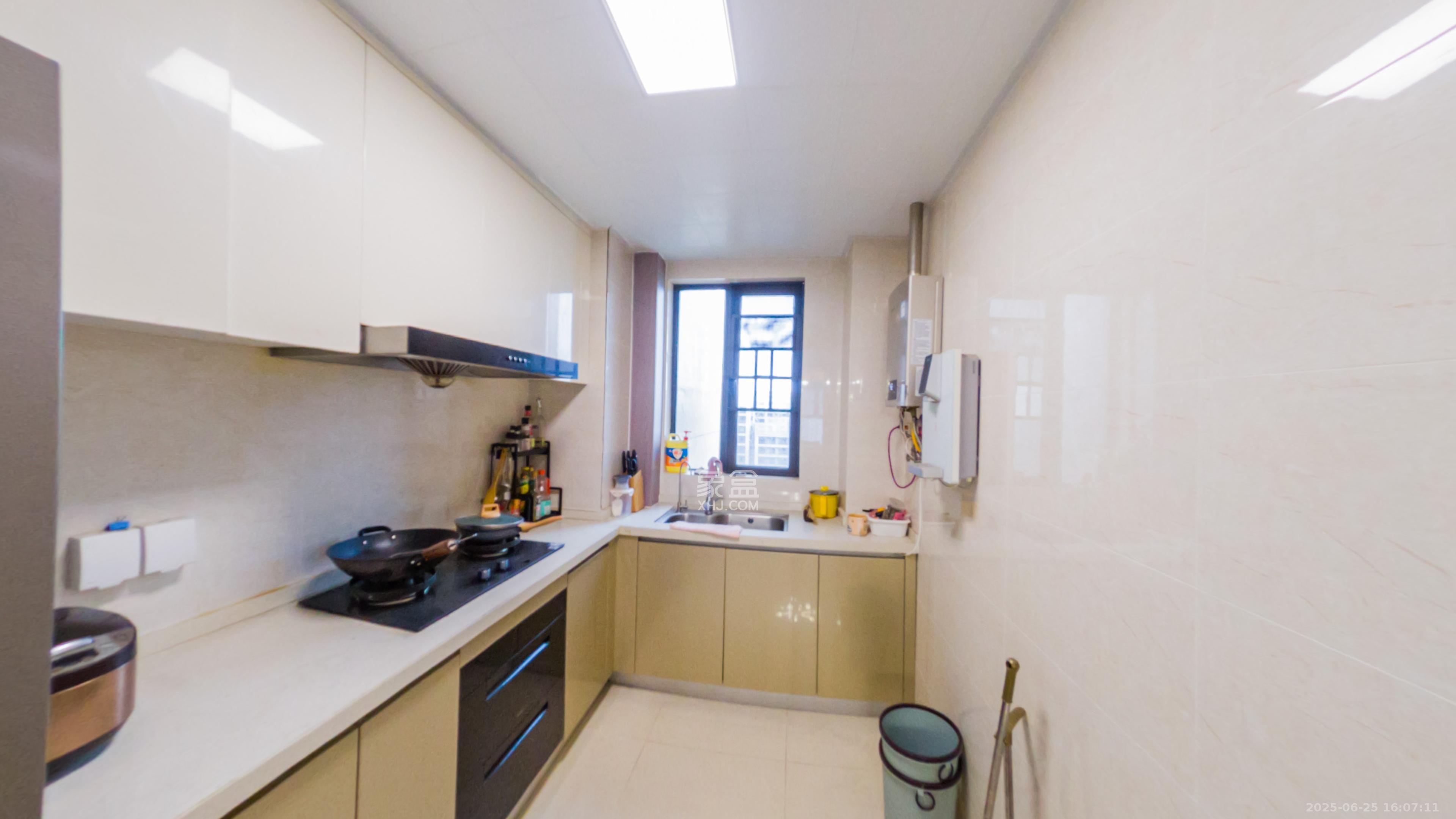 长沙高铁吾悦广场  3室2厅2卫    147.0万 长沙高铁吾悦广场  3室2厅2卫    147.0万厨房