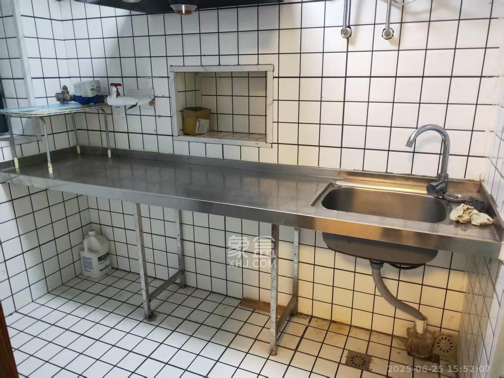 环城堤综合楼(产权如意街综合楼) 2室2厅1卫 2000.0元/月 环城堤综合楼(产权如意街综合楼) 2室2厅1卫 2000.0元/月室内图