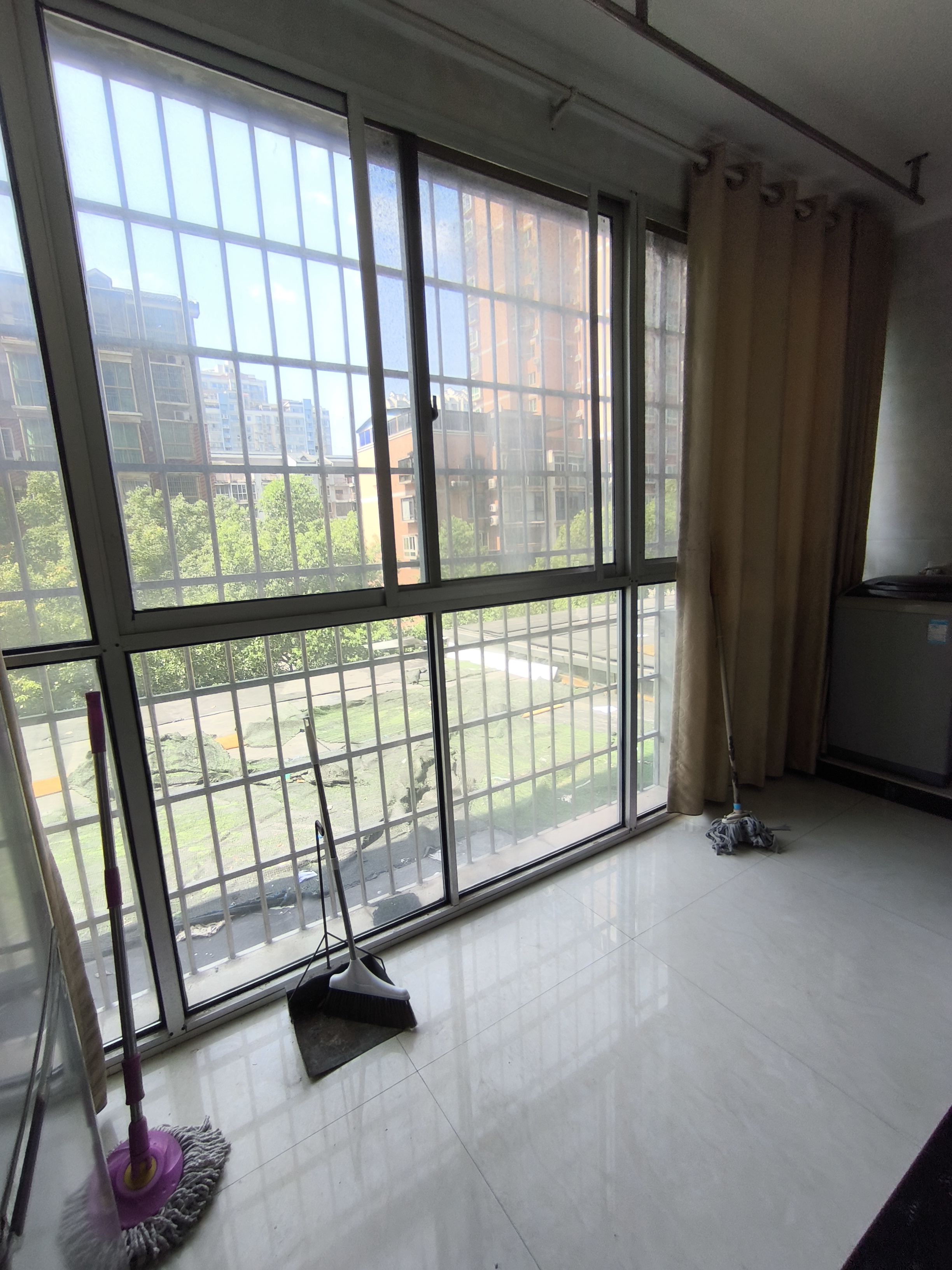 仁济新村  4室0厅0卫   2100.00元/月室内图