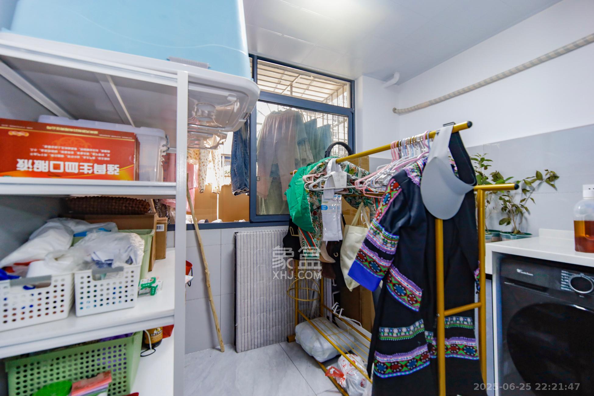 友谊路电视机厂宿舍  2室2厅1卫   56.80万阳台