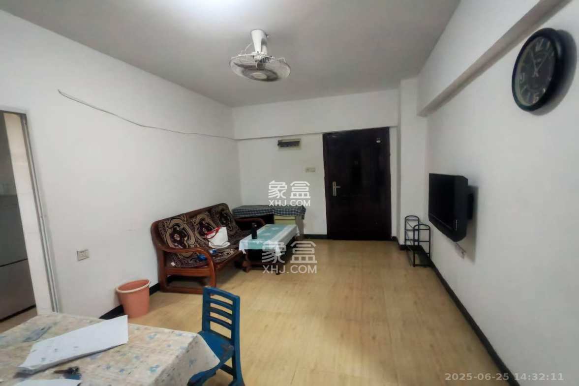 长房凤凰佳园  2室1厅1卫    1200.0元/月 长房凤凰佳园  2室1厅1卫    1200.0元/月室内图