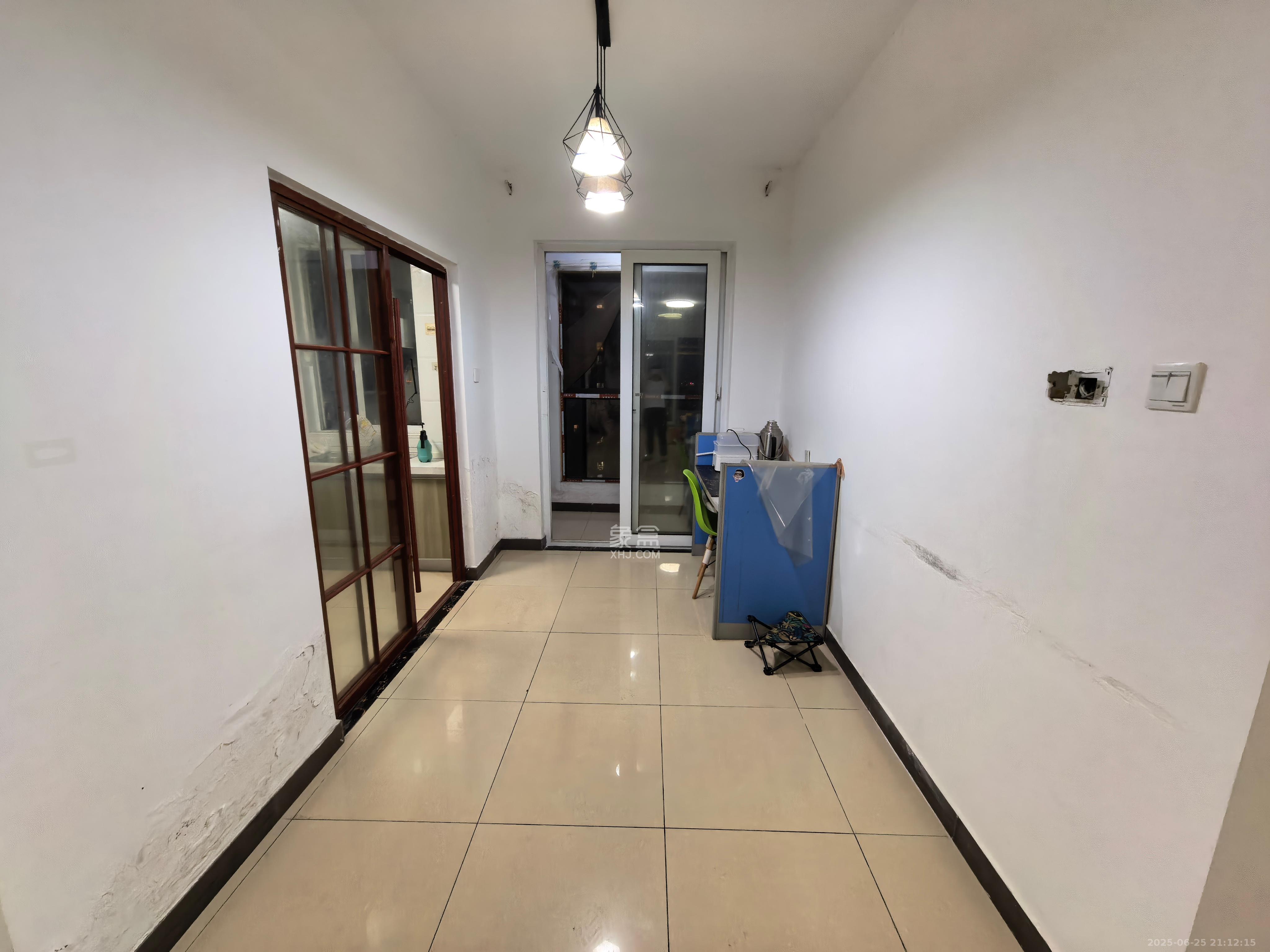 绿地海外滩一期  4室2厅2卫    2400.0元/月 绿地海外滩一期  4室2厅2卫    2400.0元/月室内图