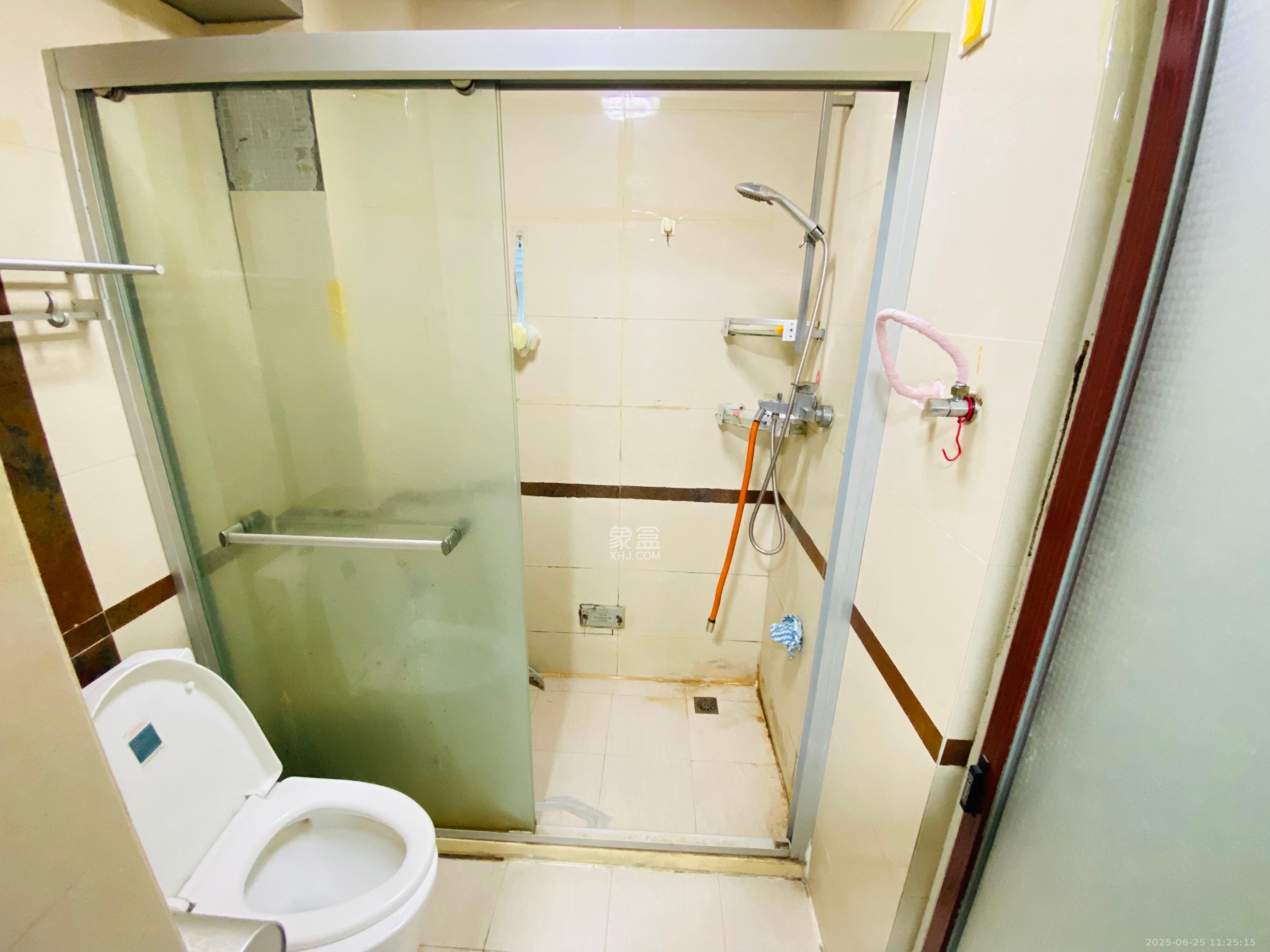 新青年公寓  2室1厅1卫    2400.0元/月 新青年公寓  2室1厅1卫    2400.0元/月室内图