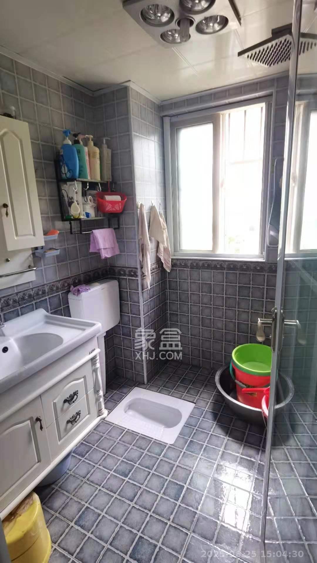 山水湾  3室2厅1卫   2300.00元/月室内图