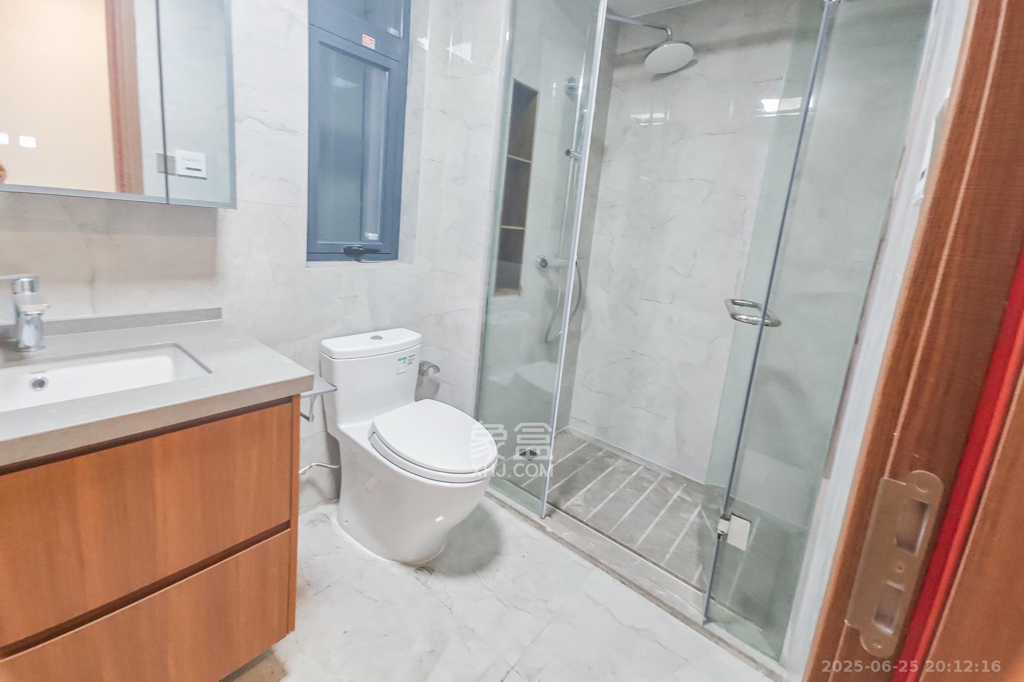 江山印  4室2厅2卫    620.0万卫生间