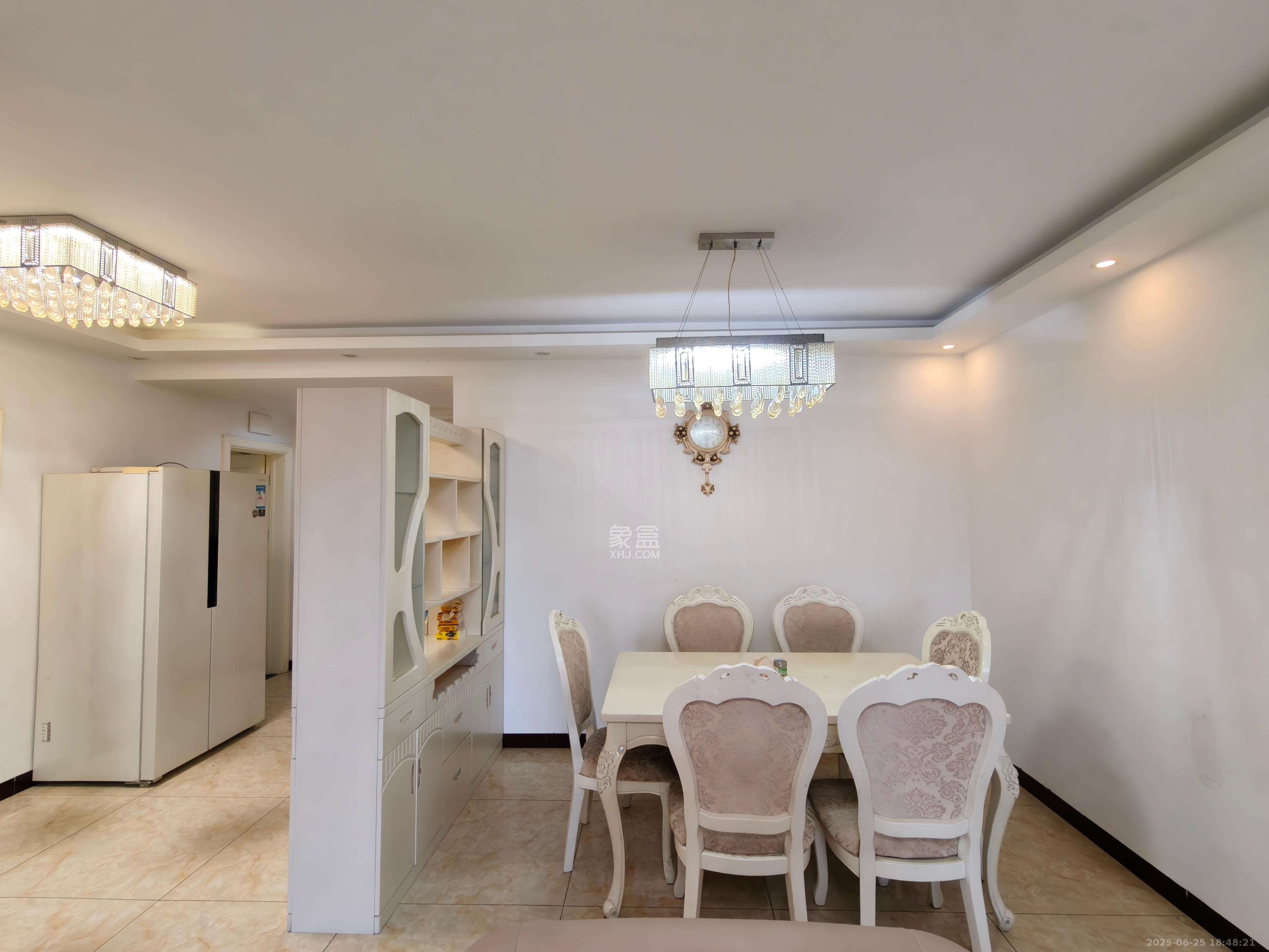 万国城(当代满庭春MOMA)一期 3室2厅2卫 3500.0元/月 万国城(当代满庭春MOMA)一期 3室2厅2卫 3500.0元/月室内图