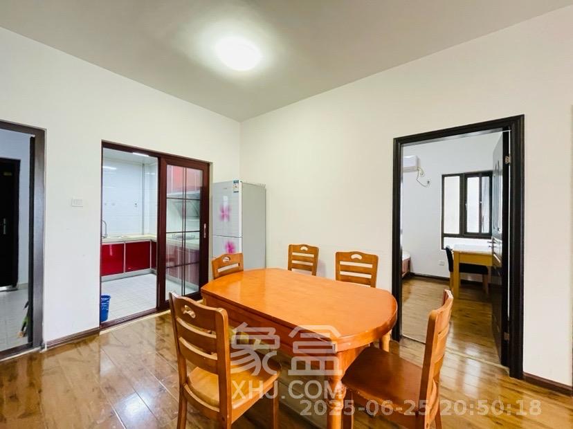 地质家园一、二期(地泰人民公馆) 3室2厅2卫 4300.0元/月 地质家园一、二期(地泰人民公馆) 3室2厅2卫 4300.0元/月室内图