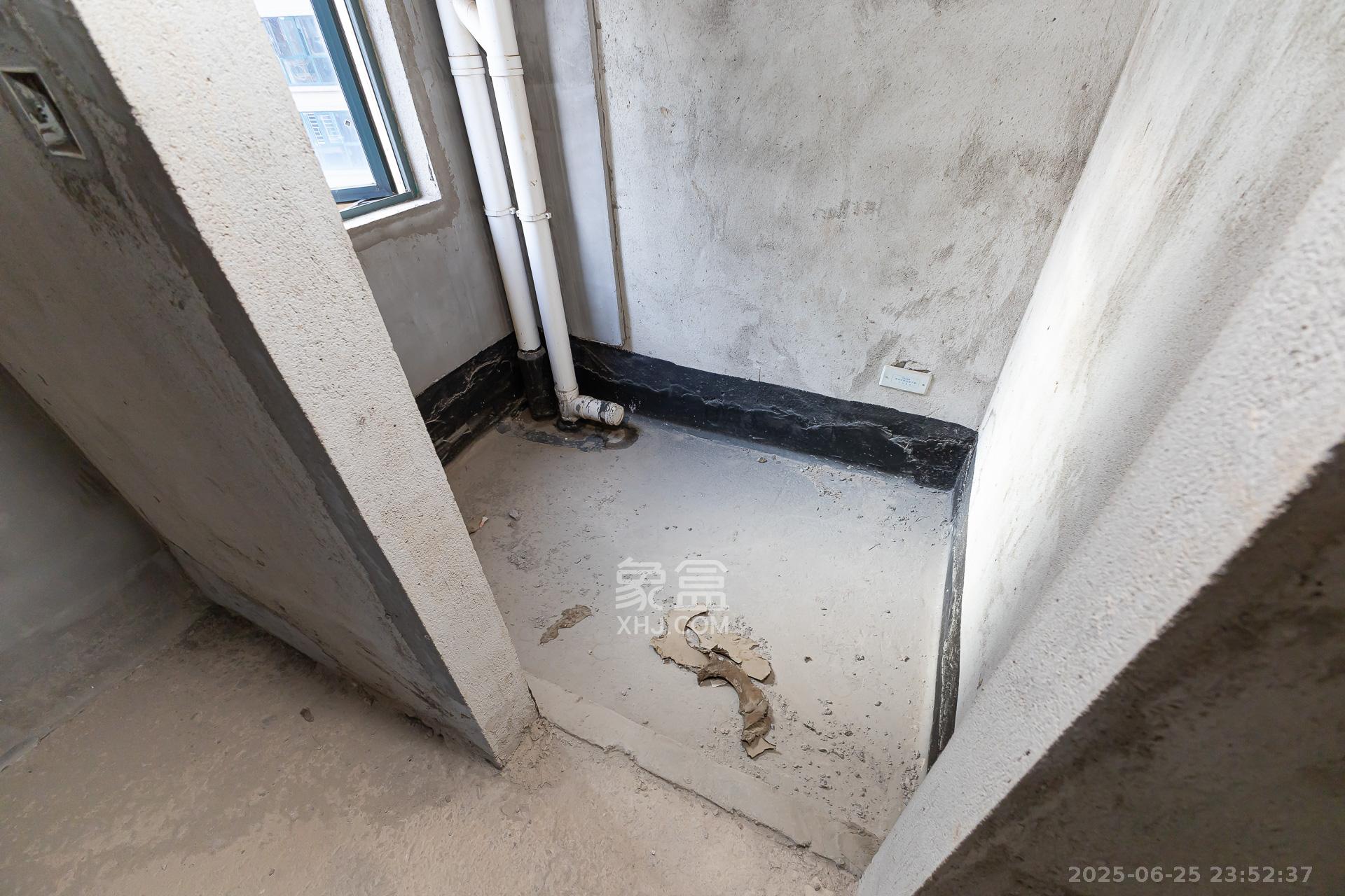 金湘苑(星澜之悦) 5室2厅2卫 98.0万 金湘苑(星澜之悦) 5室2厅2卫 98.0万卫生间