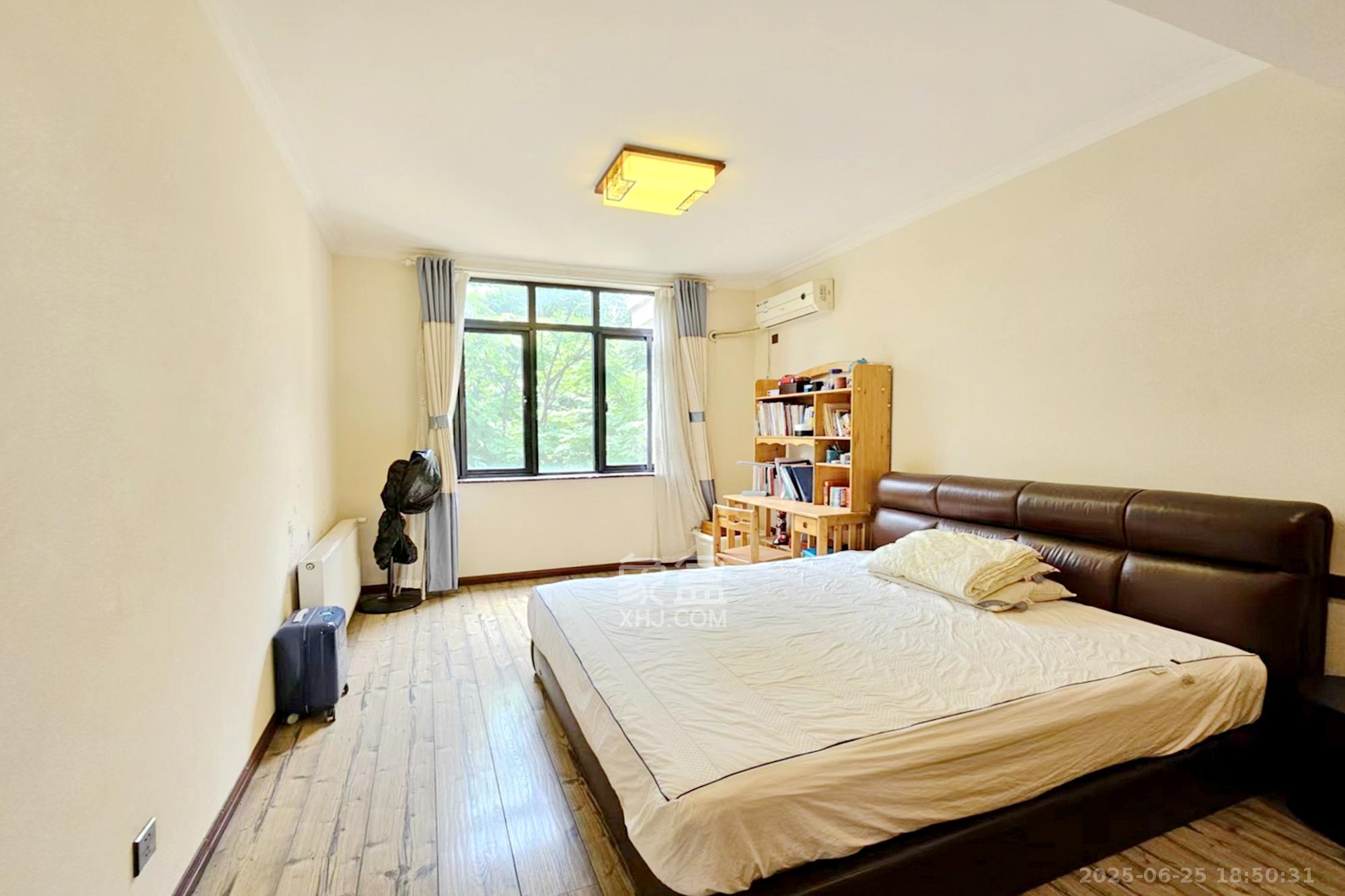 绿城桂花城  4室2厅2卫    190.0万 绿城桂花城  4室2厅2卫    190.0万卧室