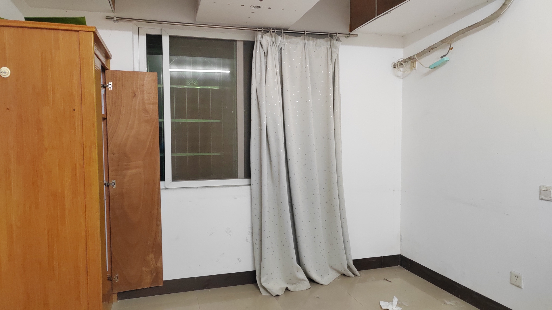 金银广场  1室1厅1卫   1500.00元/月室内图