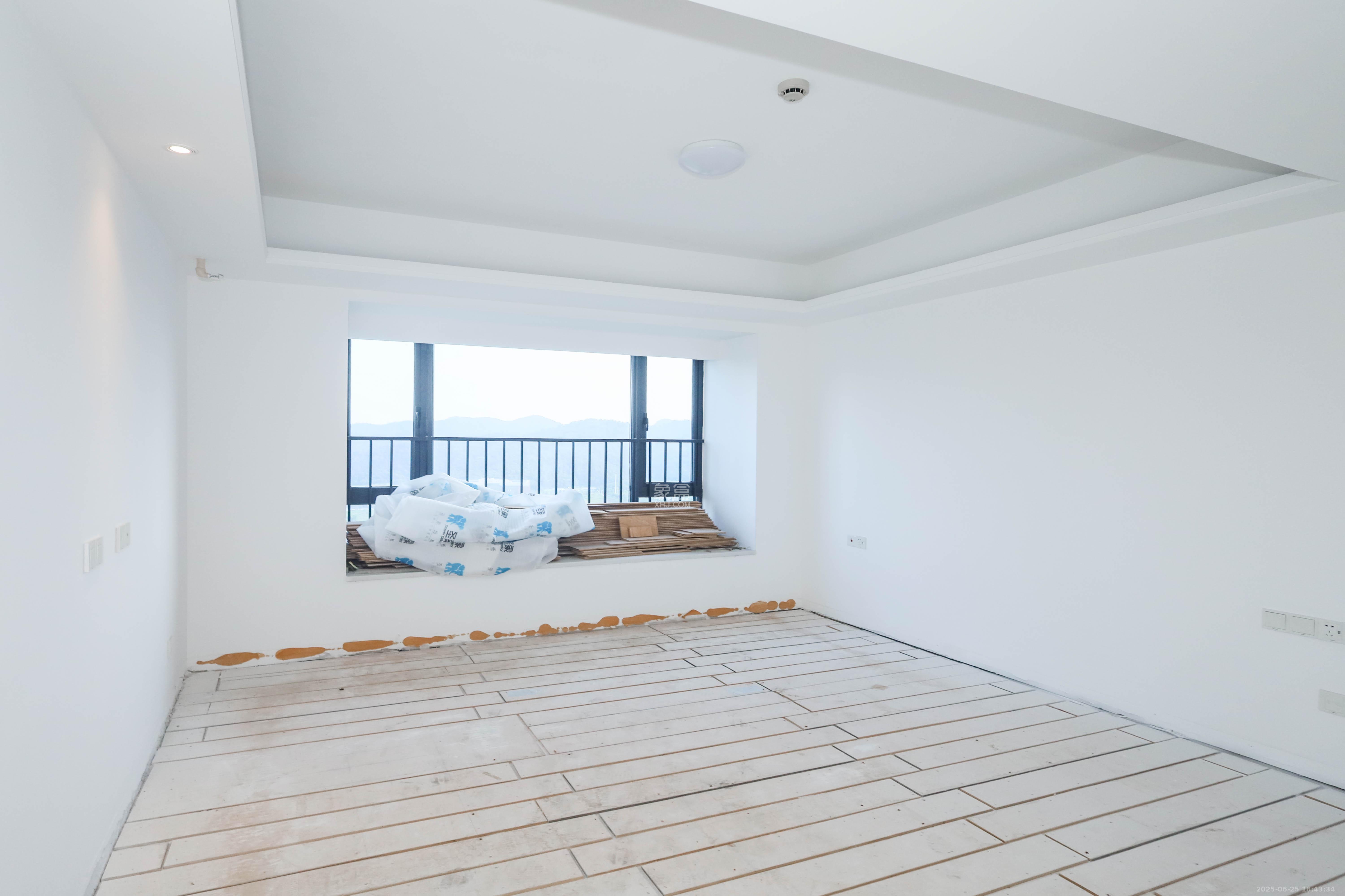 南山梅溪一方  4室2厅2卫    178.0万卧室