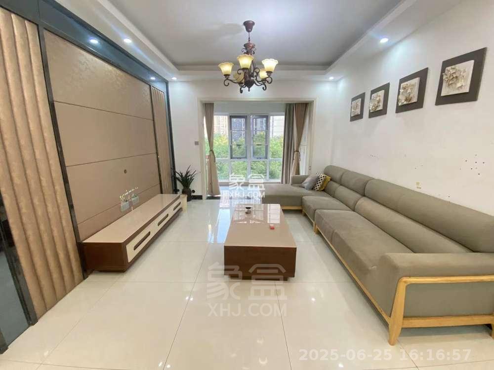 美的城三期  2室2厅1卫   1600.00元/月室内图