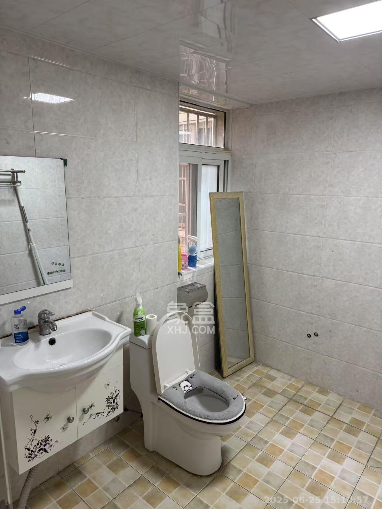 枫华府第  3室2厅2卫    1800.0元/月室内图