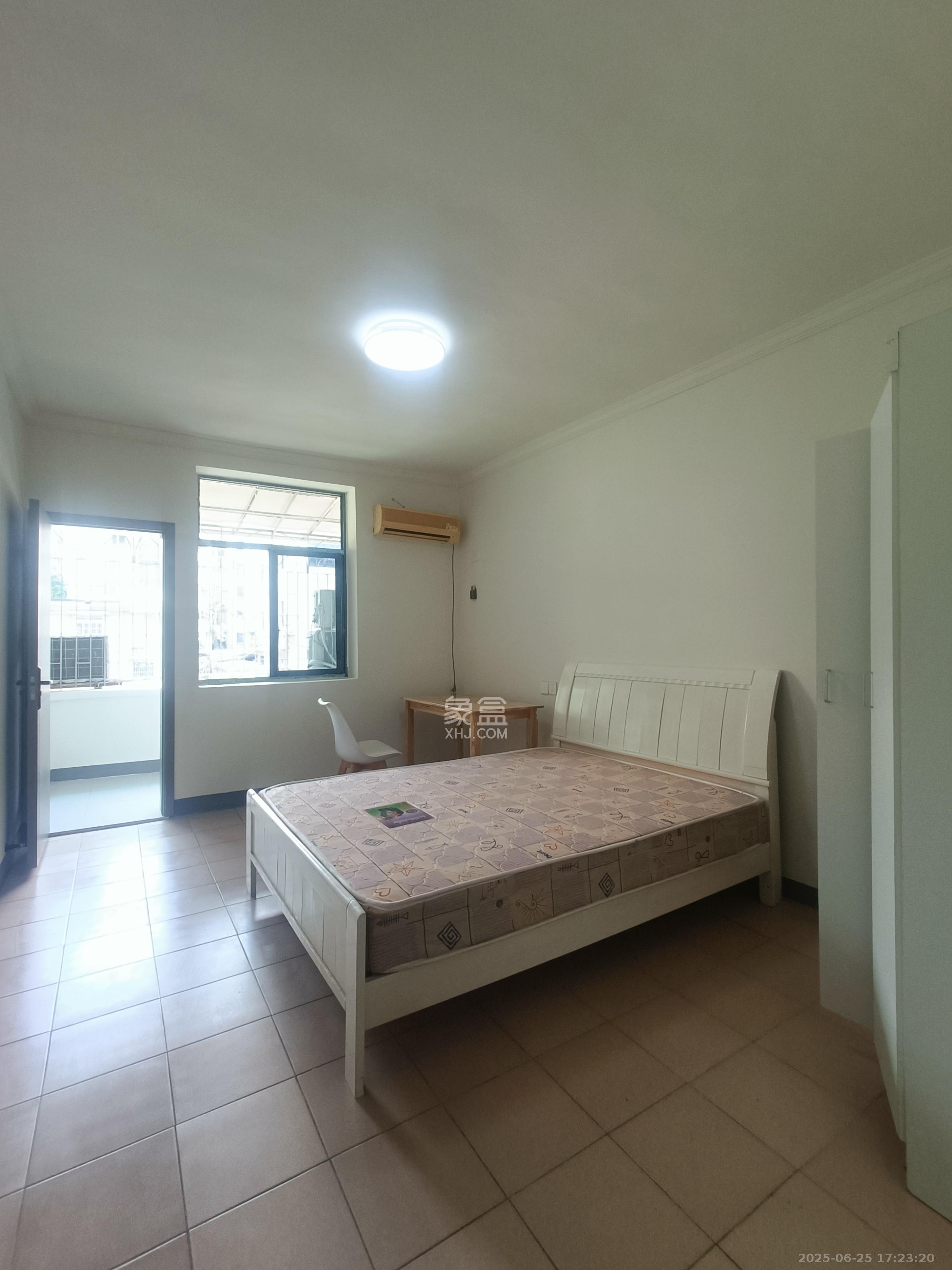 窑岭东村散盘 5室2厅2卫 2400.0元/月 窑岭东村散盘 5室2厅2卫 2400.0元/月室内图