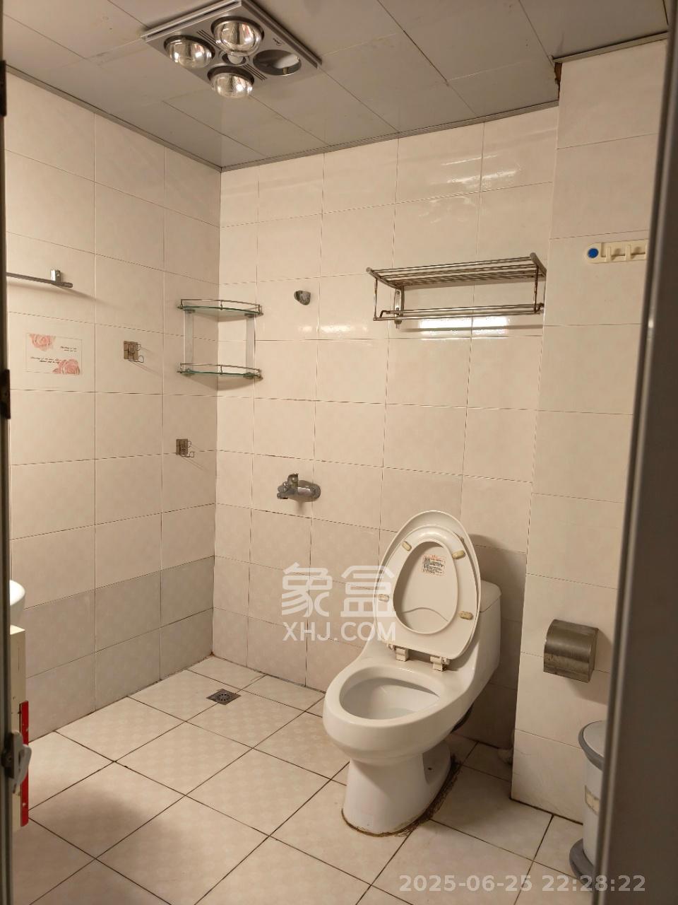 德润园 3室2厅2卫 2300.0元/月 德润园 3室2厅2卫 2300.0元/月室内图