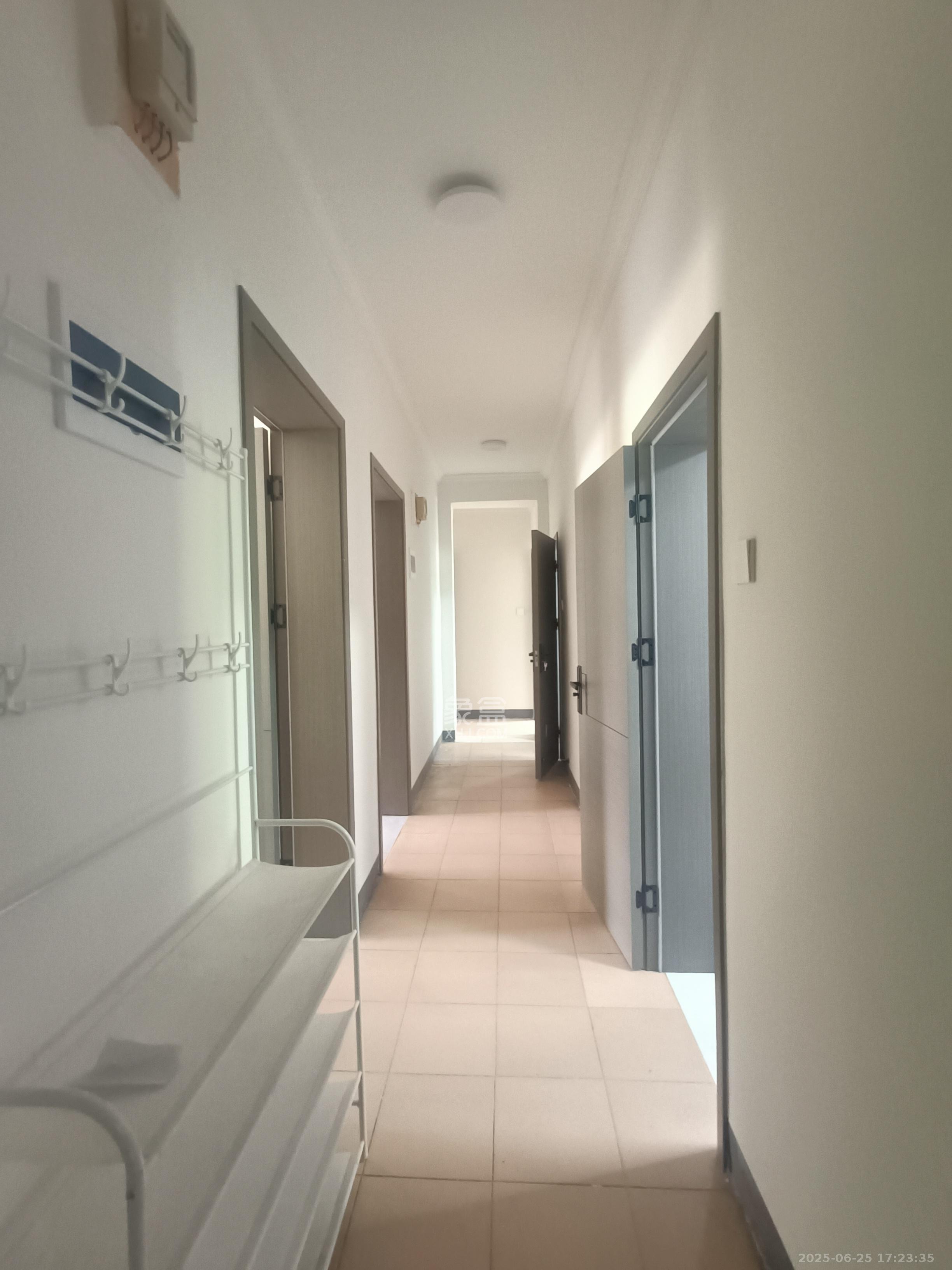 窑岭东村散盘 5室2厅2卫 2400.0元/月 窑岭东村散盘 5室2厅2卫 2400.0元/月室内图