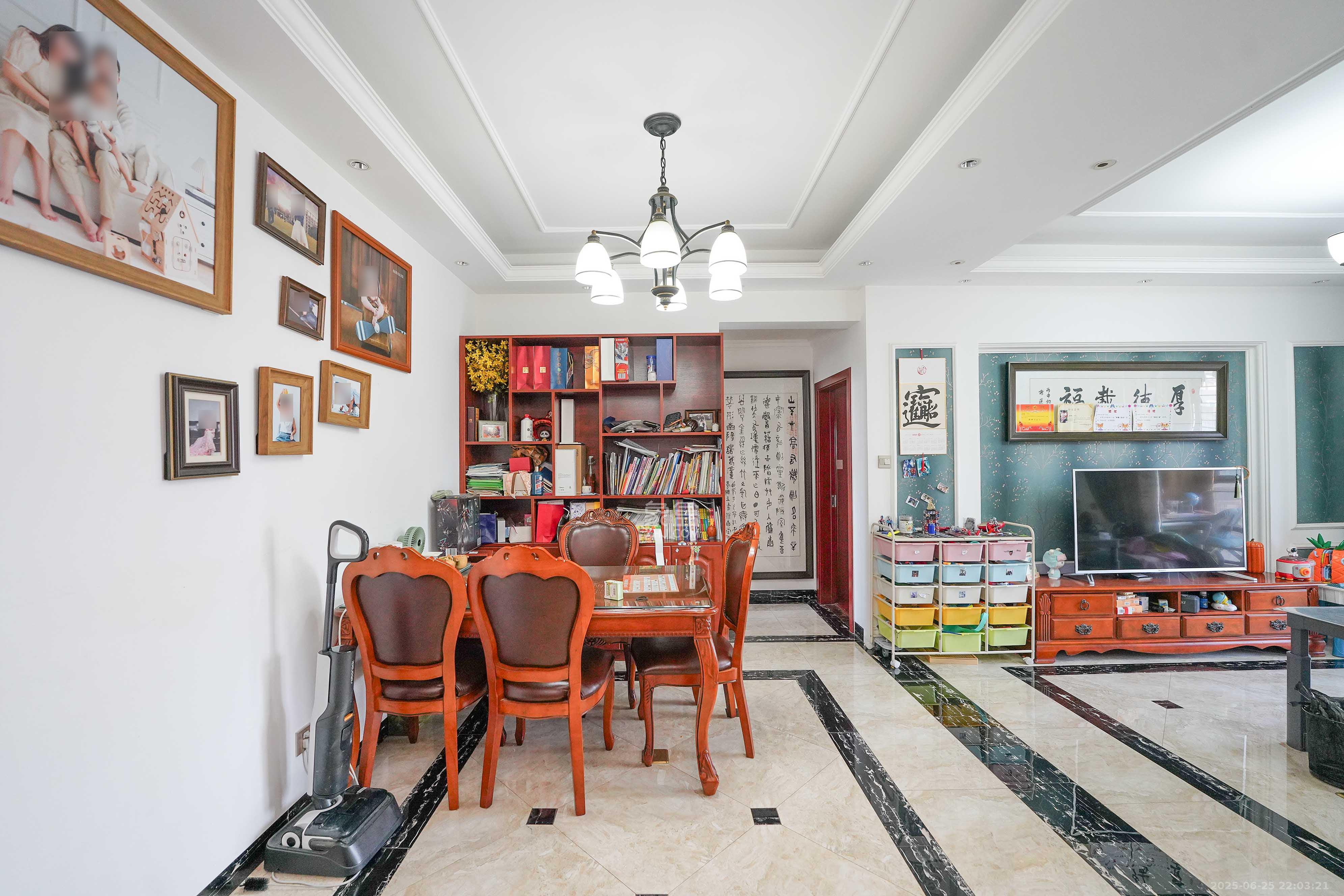 碧桂园公园壹号(凯怡茗苑)  2室2厅2卫    55.0万 碧桂园公园壹号(凯怡茗苑)  2室2厅2卫    55.0万客厅