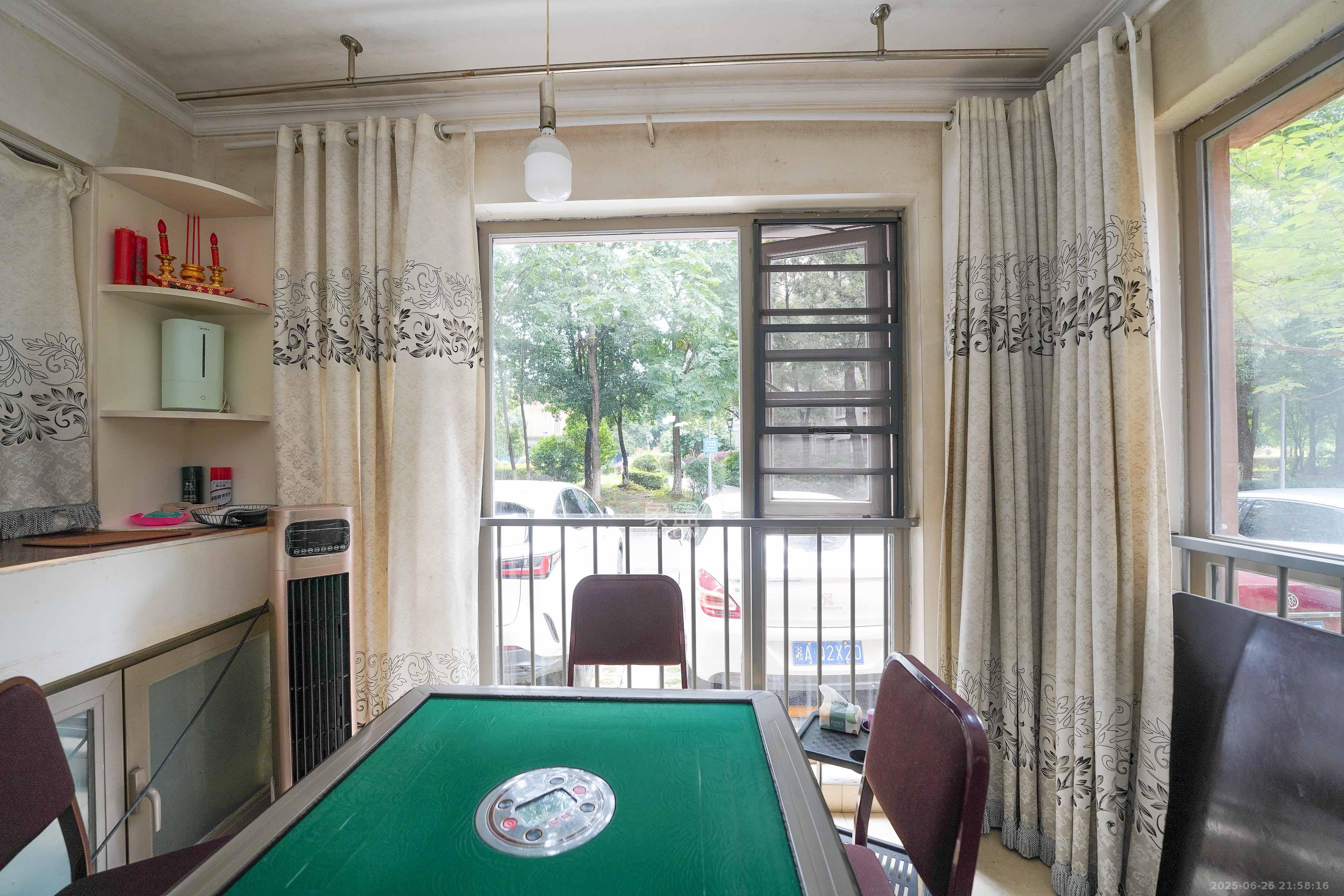 怡海星城 3室2厅1卫 48.0万 怡海星城 3室2厅1卫 48.0万阳台