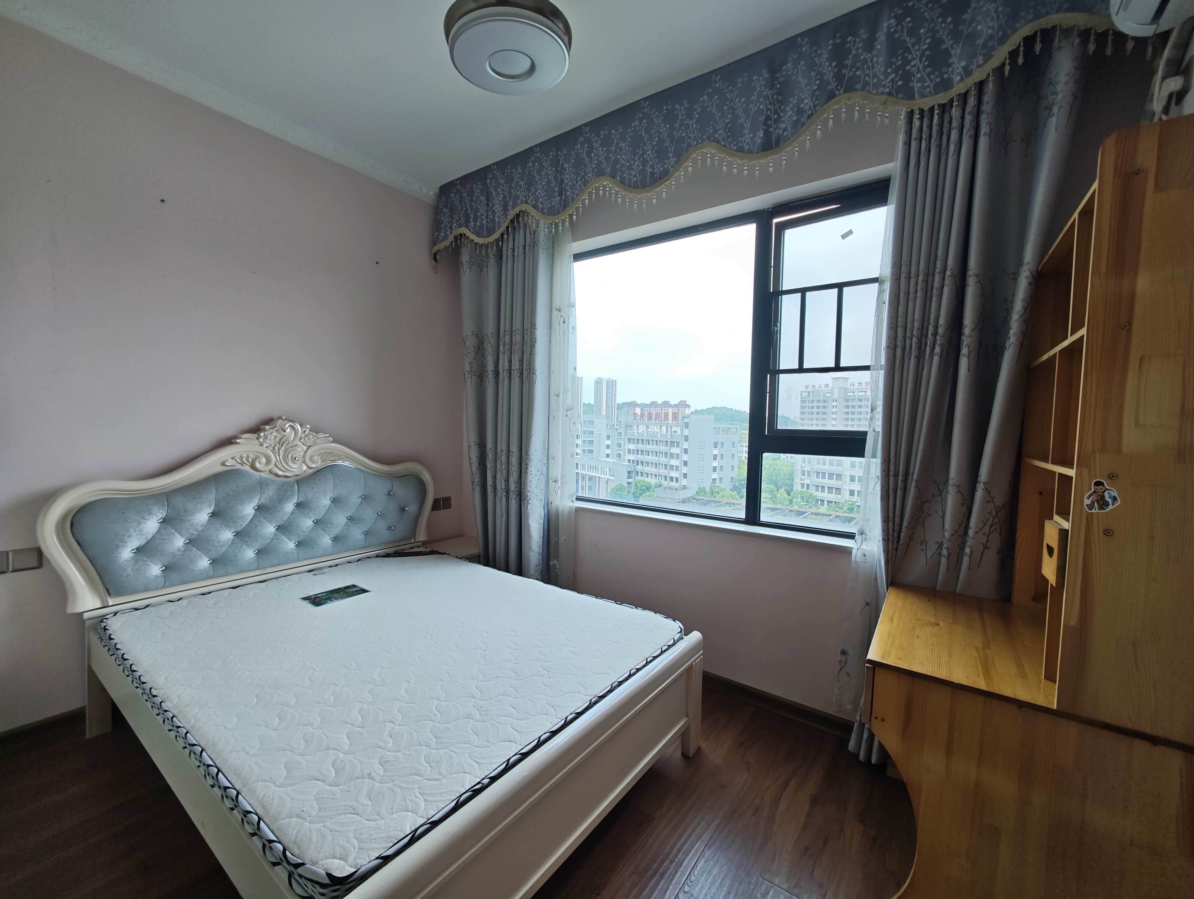 百弘学府城  3室2厅2卫    2000.0元/月室内图