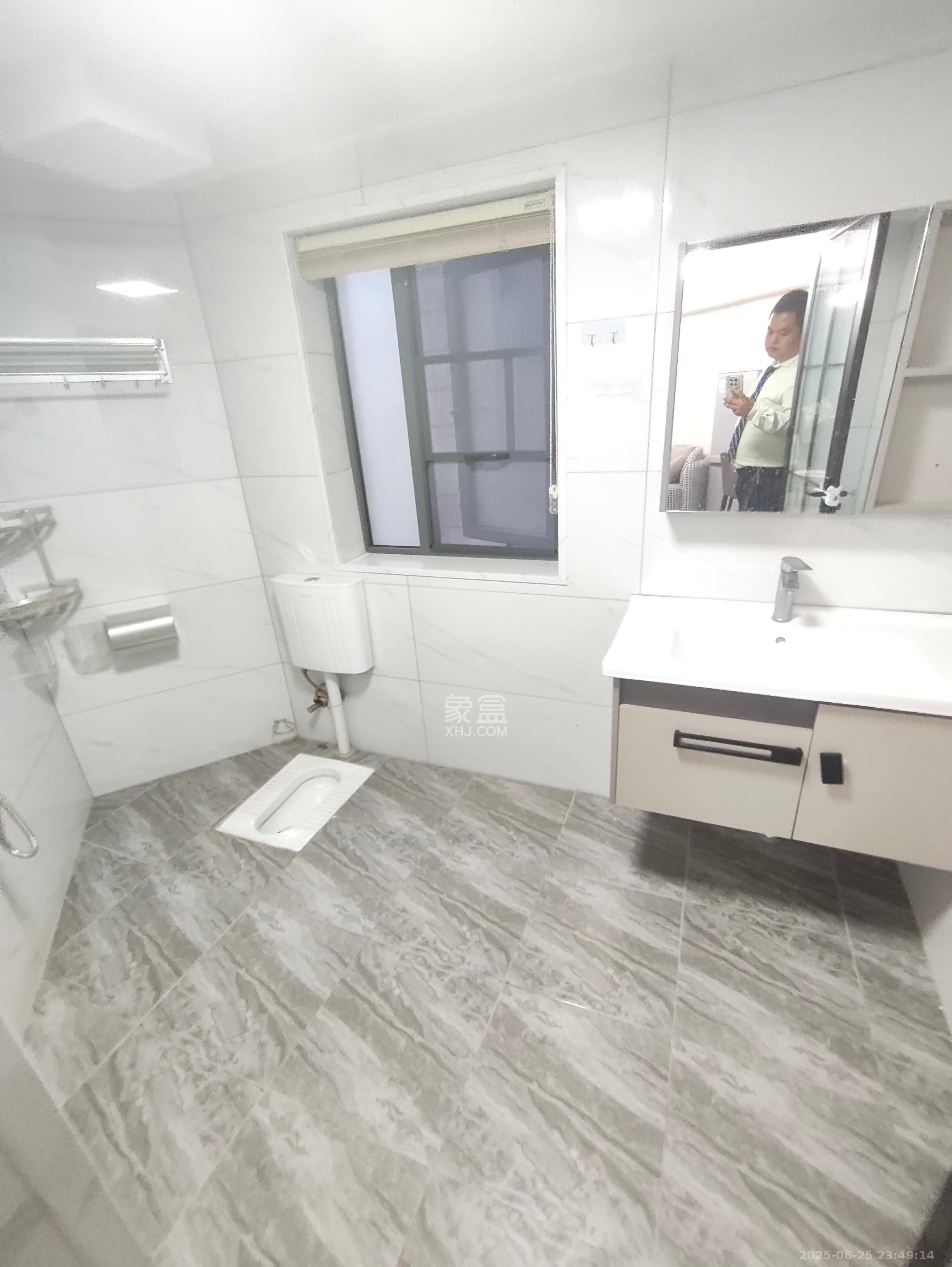 天心华庭 1室1厅1卫 2000.0元/月 天心华庭 1室1厅1卫 2000.0元/月室内图