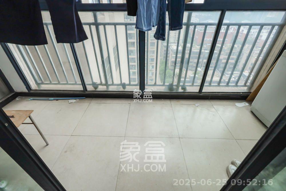 钰龙天下一期  3室2厅2卫   2600.00元/月室内图
