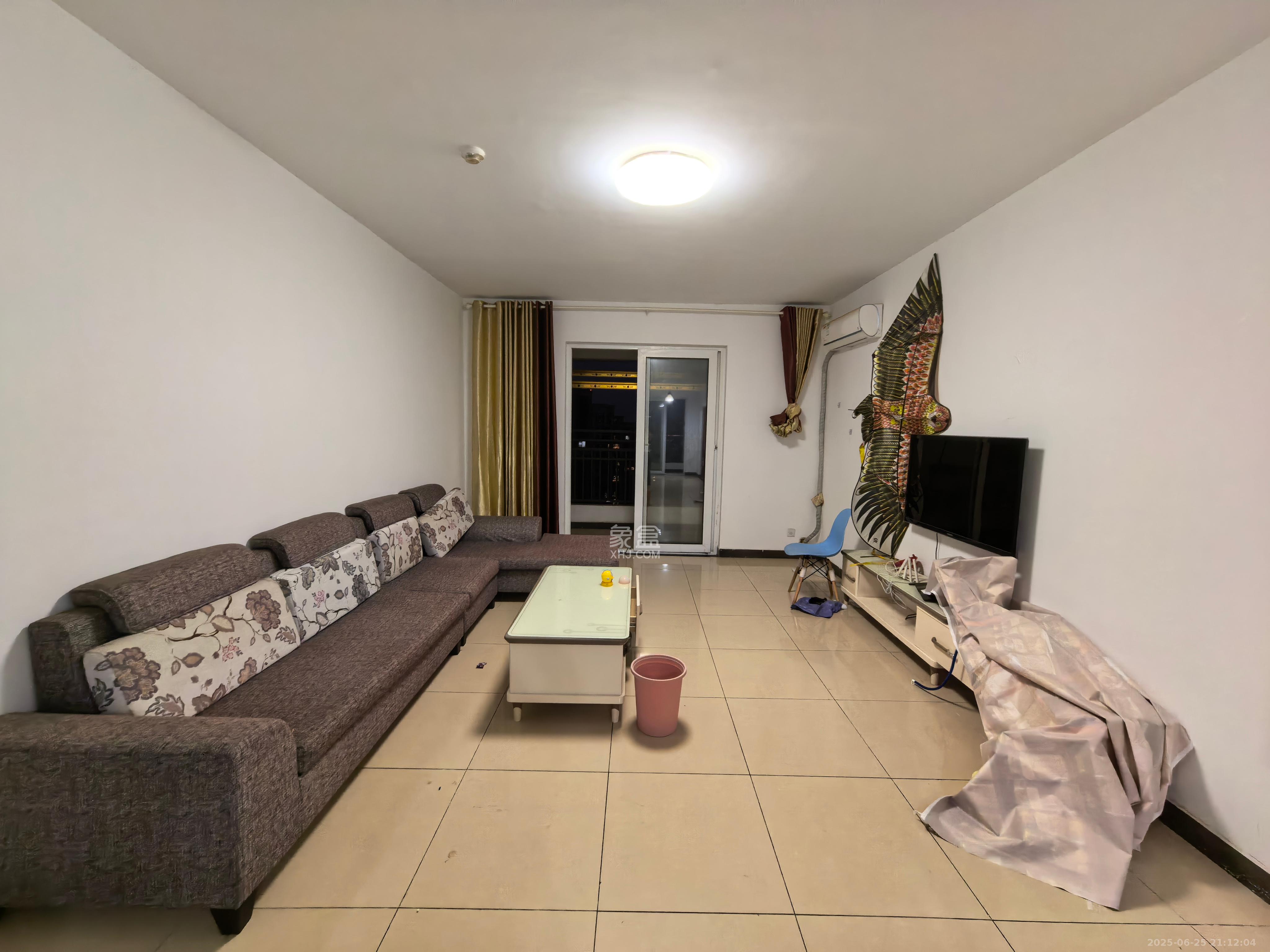 绿地海外滩一期  4室2厅2卫    2400.0元/月 绿地海外滩一期  4室2厅2卫    2400.0元/月室内图1