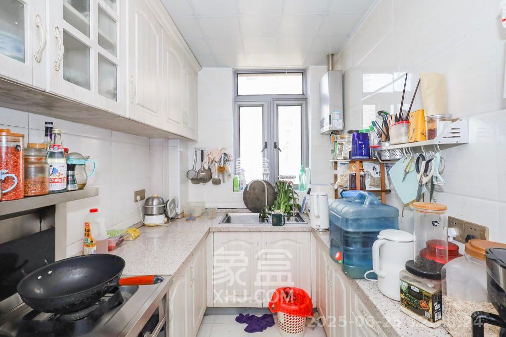 八方小区B区  3室2厅2卫   5800.00元/月室内图