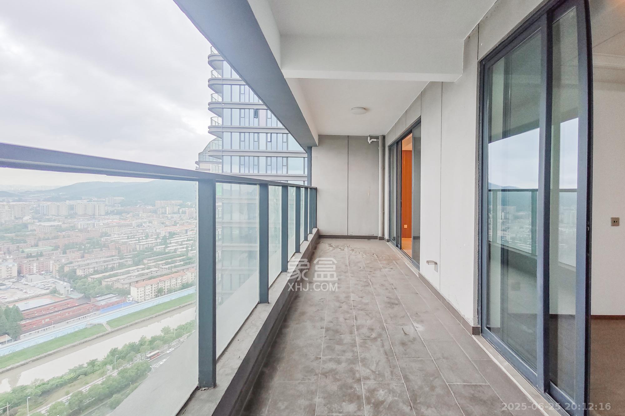 江山印  4室2厅2卫    620.0万阳台