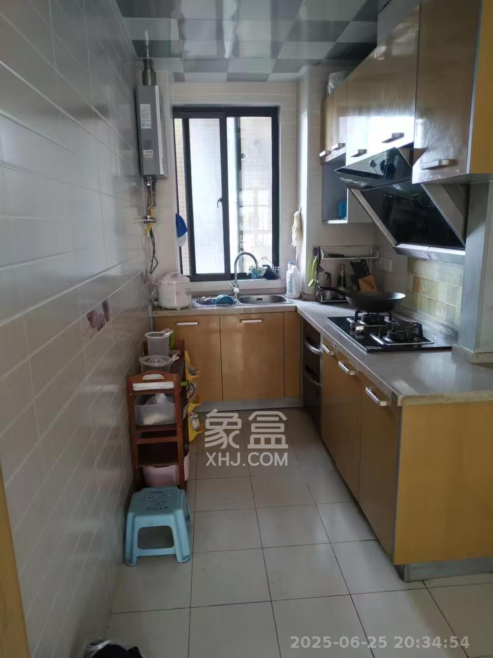 钰龙天下一期  3室2厅2卫   2900.00元/月室内图