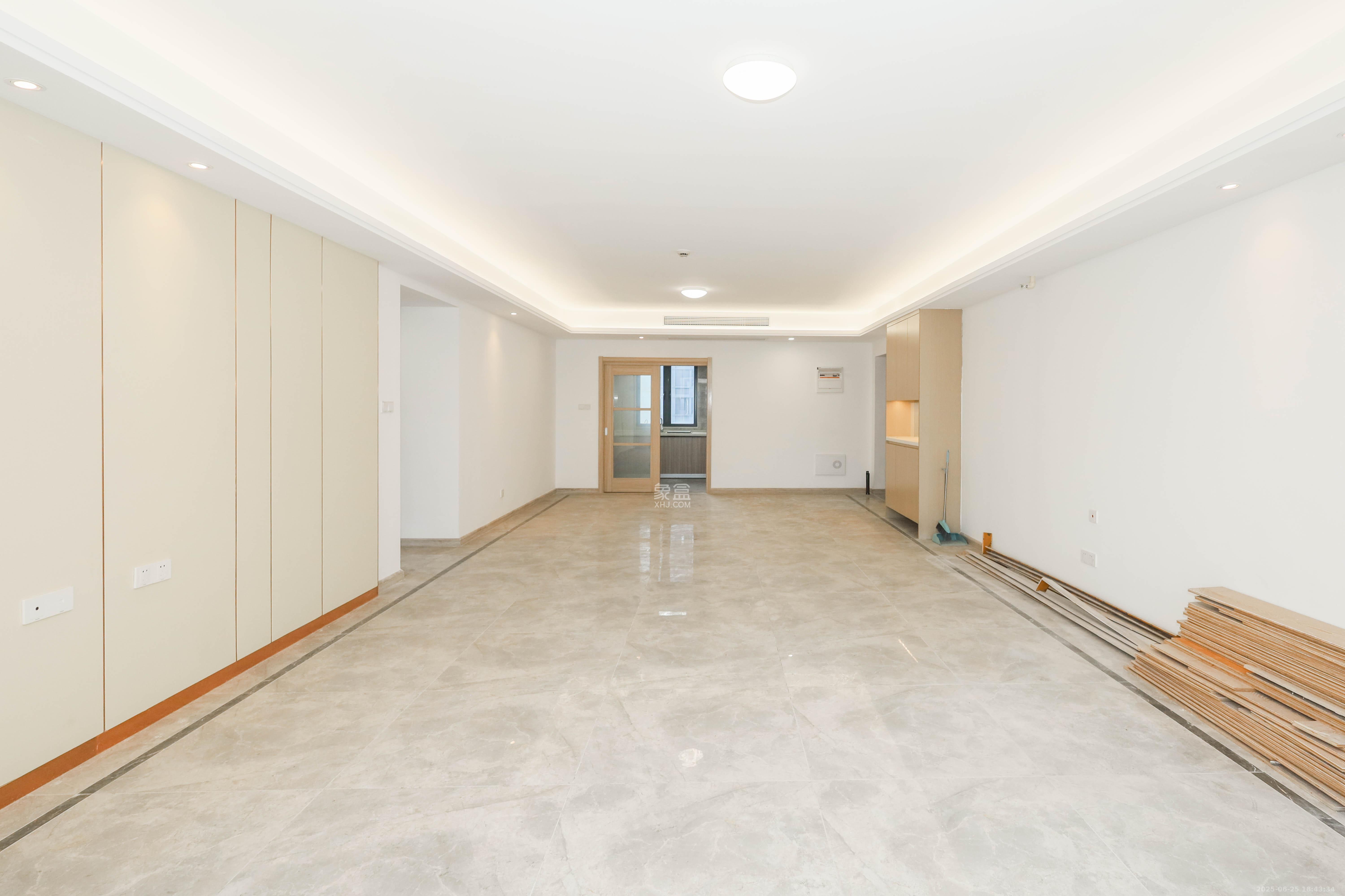 南山梅溪一方  4室2厅2卫    178.0万 南山梅溪一方  4室2厅2卫    178.0万客厅