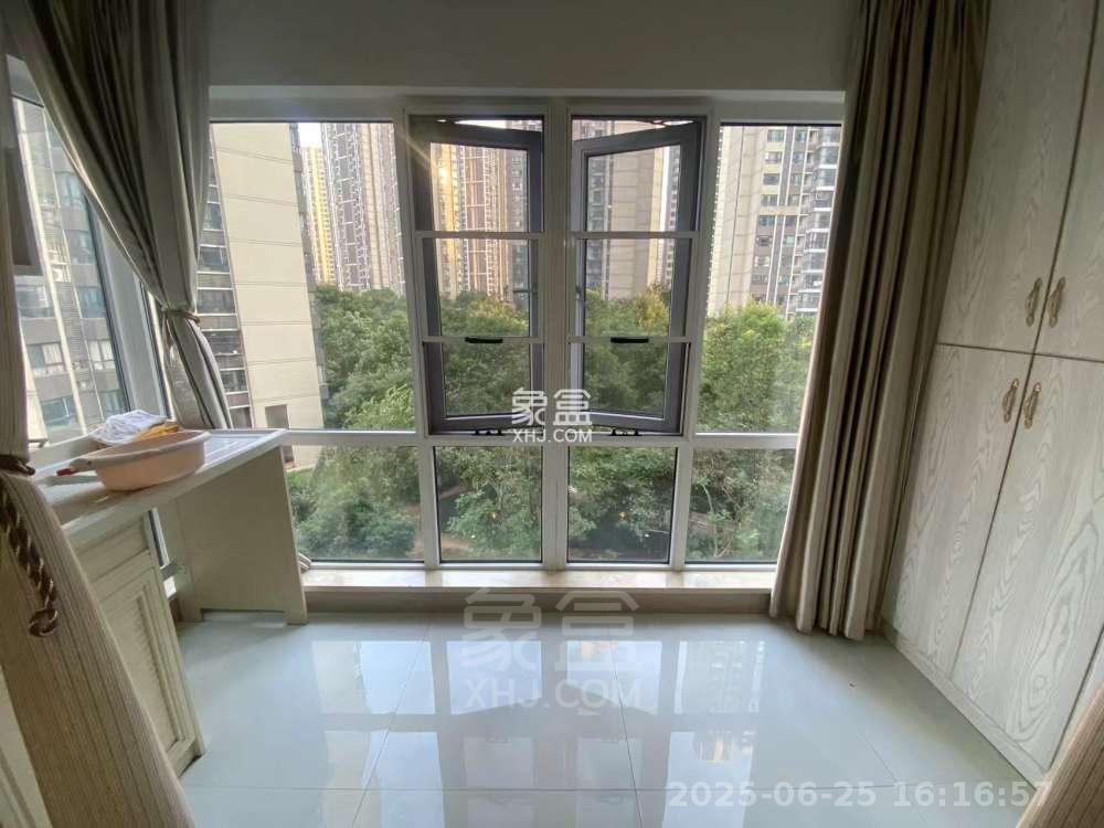 美的城三期 2室2厅1卫 1600.0元/月 美的城三期 2室2厅1卫 1600.0元/月室内图