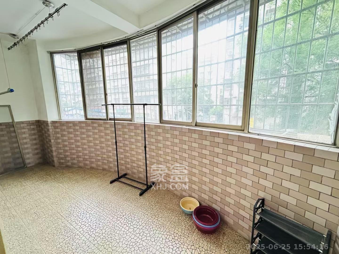 禾花园  3室2厅2卫   1500.00元/月