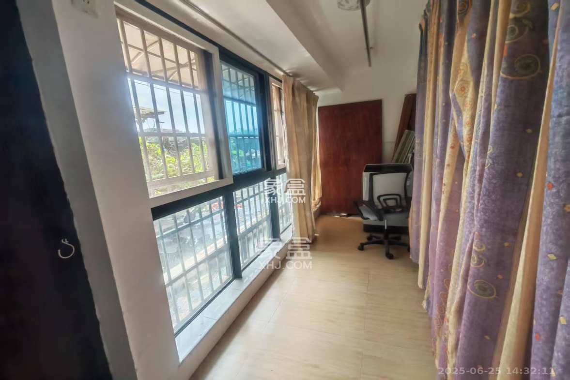 长房凤凰佳园  2室1厅1卫    1200.0元/月 长房凤凰佳园  2室1厅1卫    1200.0元/月室内图