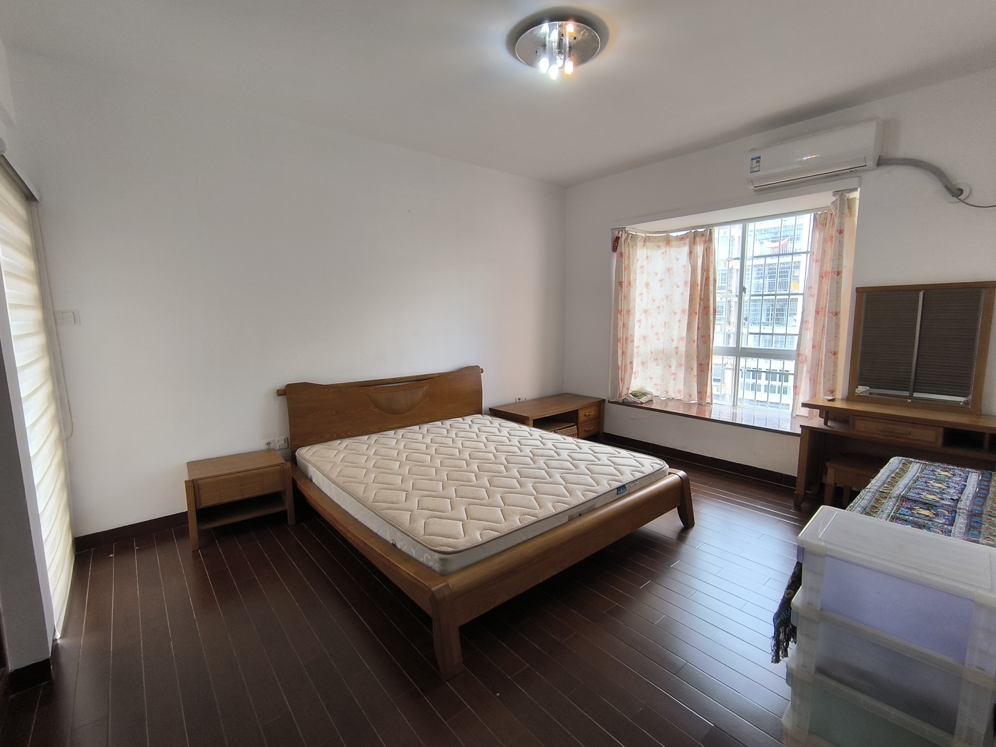 海岛阳光二期  4室2厅2卫    3300.0元/月室内图
